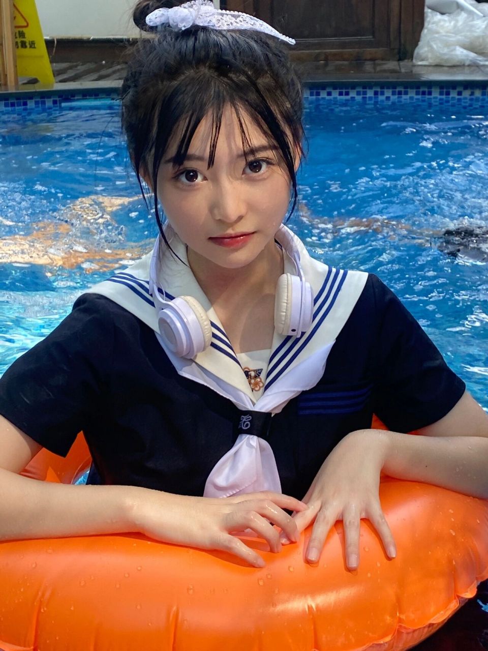 女高中生|夏天和泳池是绝配98 去玩水啦!