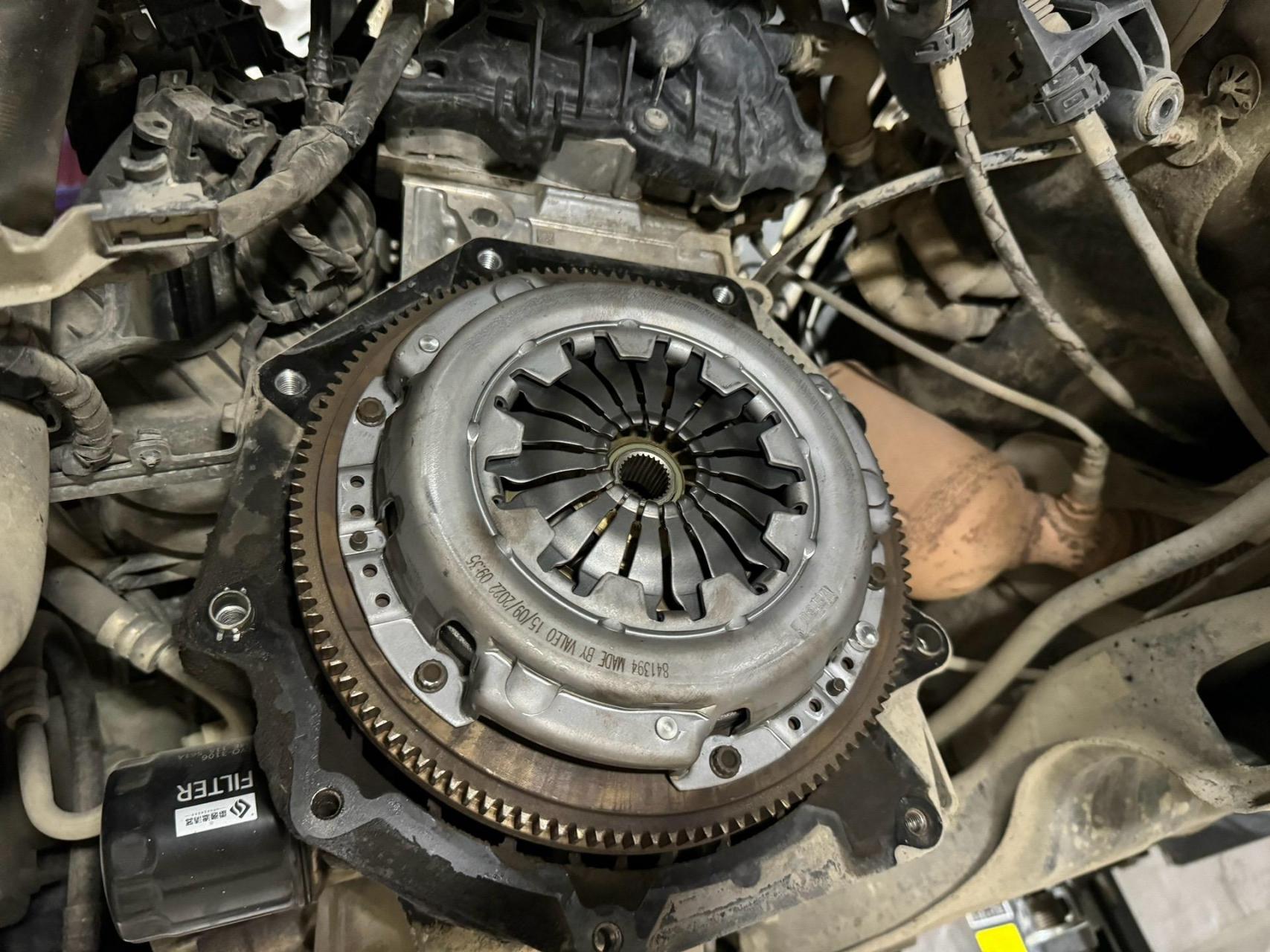 大众捷达   更换离合三件套77离合器拨叉离合器