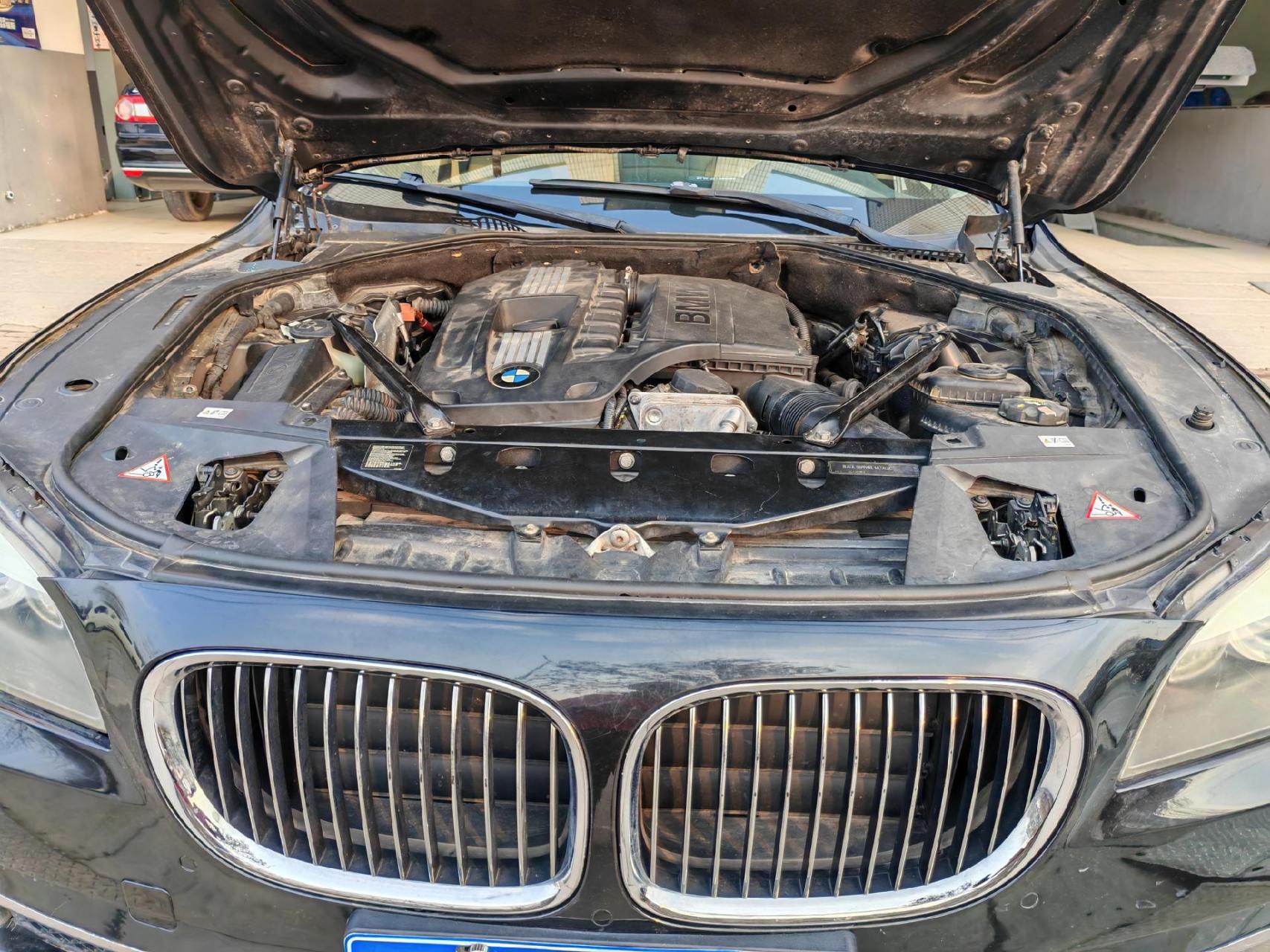 宝马740li 更换发电机皮带 跟张紧器