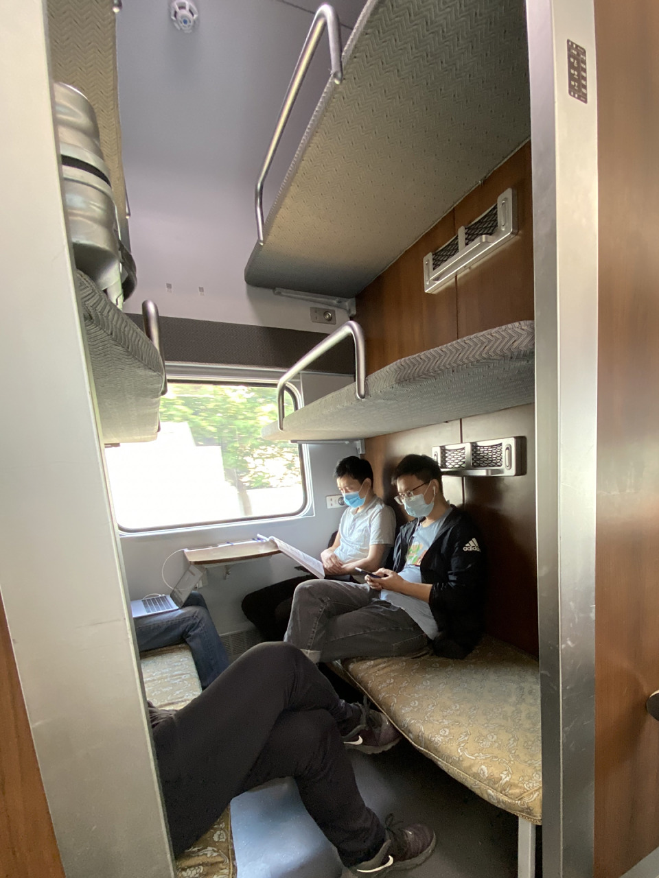 卧代动车二等座 今天出差买了动车二等座,是卧代二等座,只可以坐着不