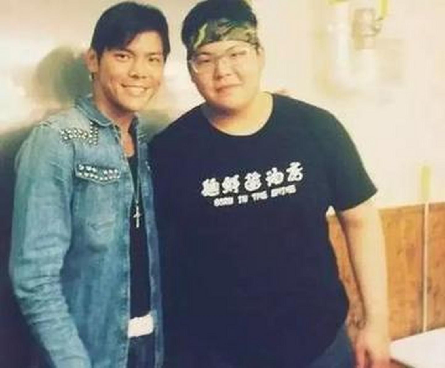 一天,向佑在东莞太子酒店和小姐争吵,拒不支付费用,想吃"霸王餐",但被