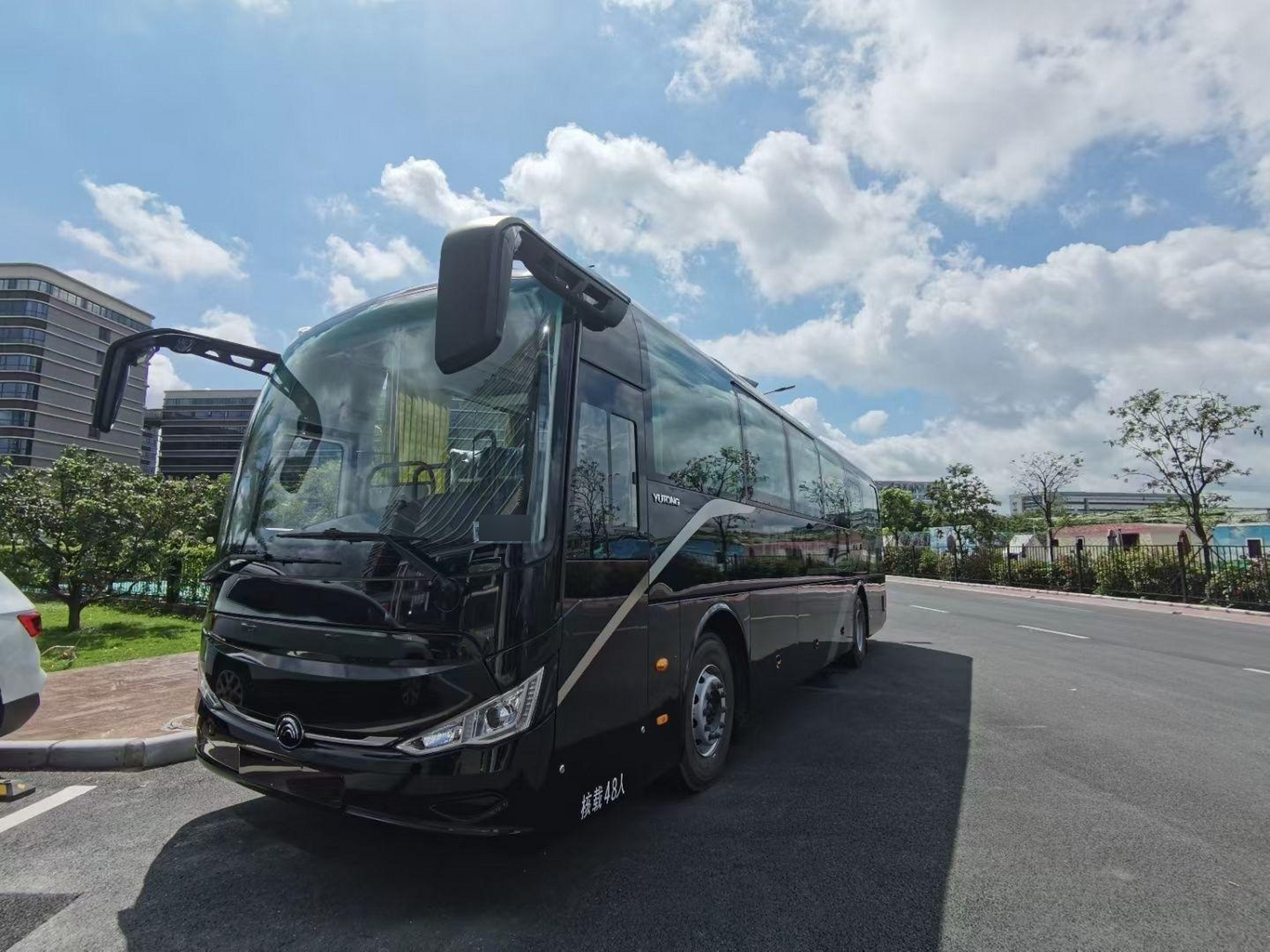 宇通新款c11e纯电动客车"黑金刚"