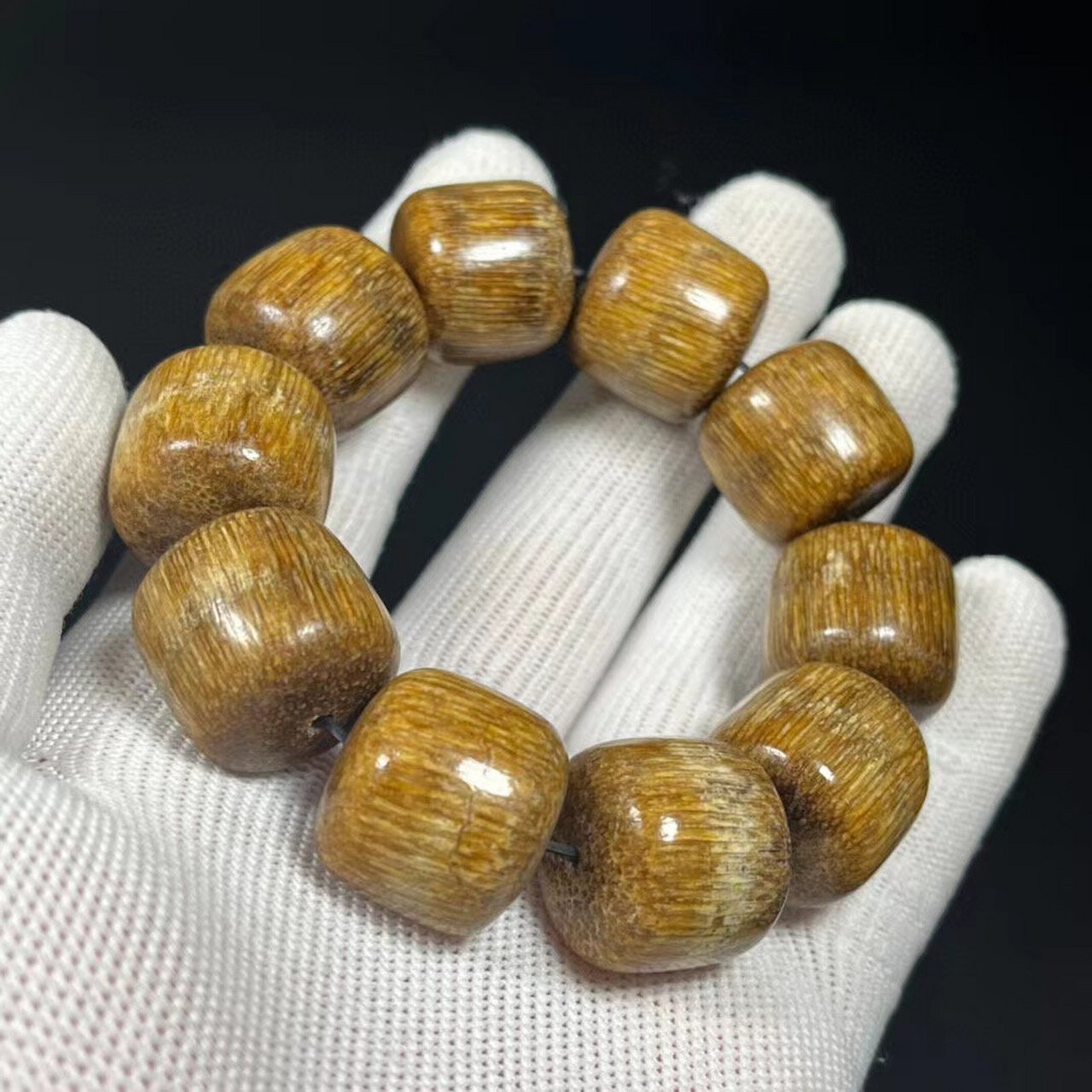 9620mm披毛犀手串 万年老料披毛犀-金丝老型手串,极品老料,油润无比