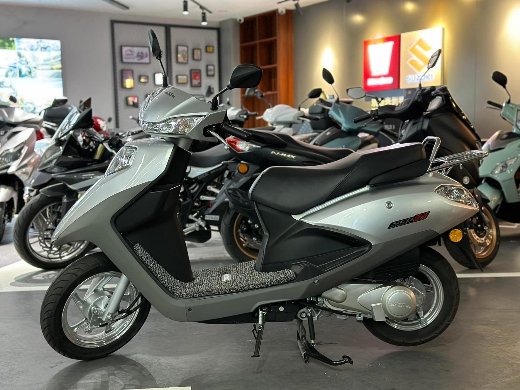 刚出炉的五羊本田-喜蕴100谁买落谁户包保险 新车6980!现在只要5980!