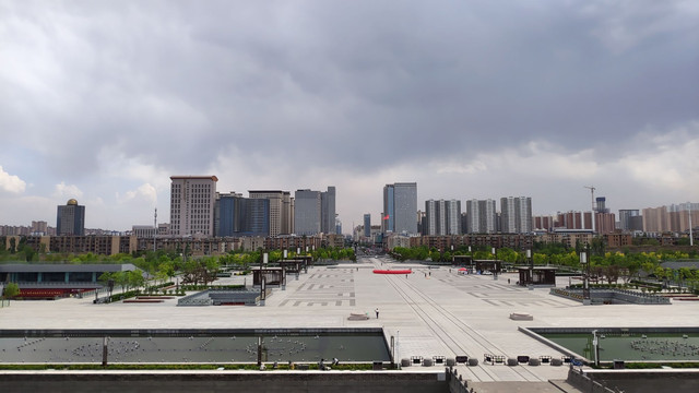 永泰门是古城墙的南城门,也是唯一真正的古|打卡大同永泰门广场