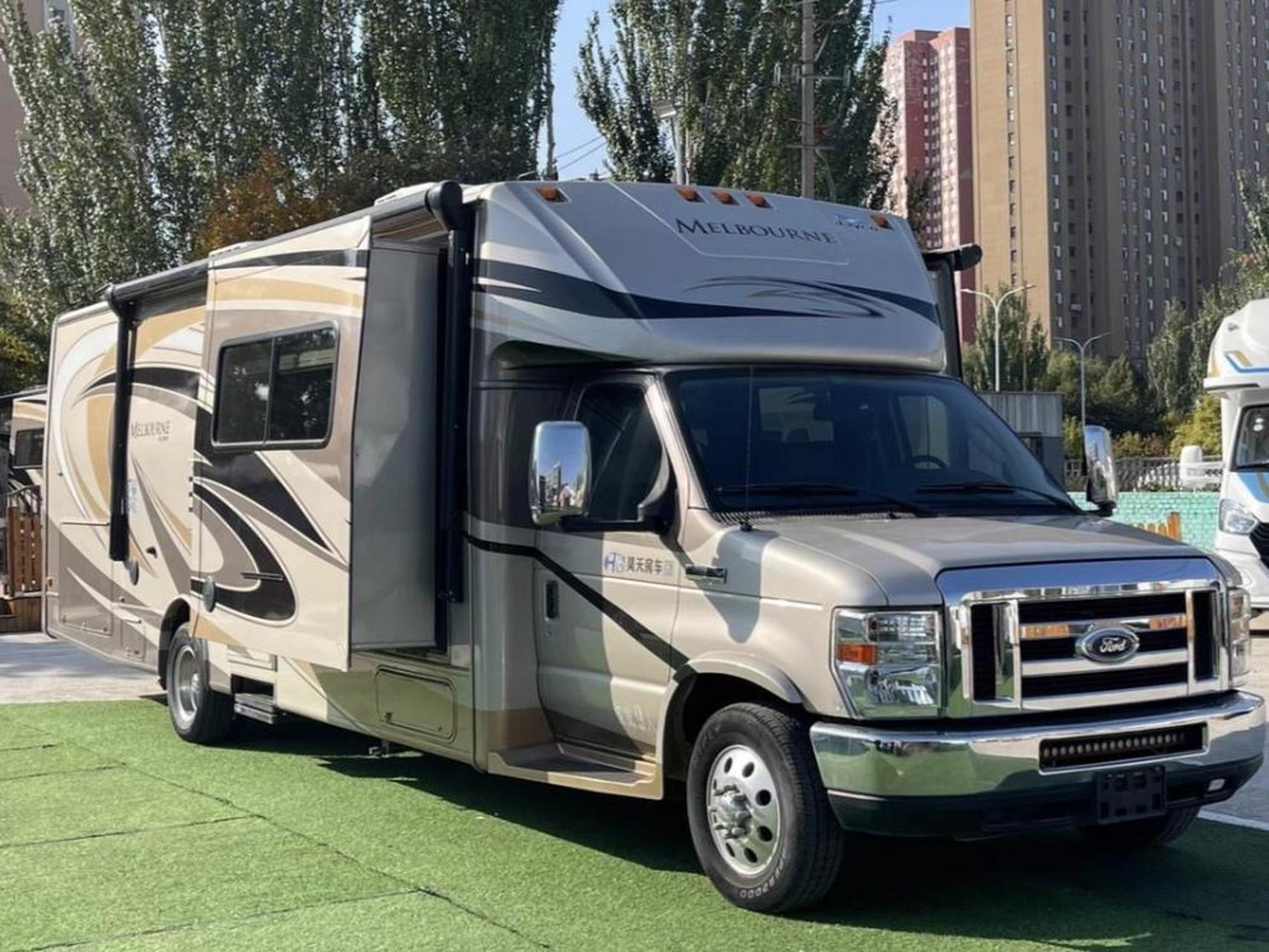 福特e450超豪华房车,月租3万配a1司机 豪华移动行宫,9座,汽油6.