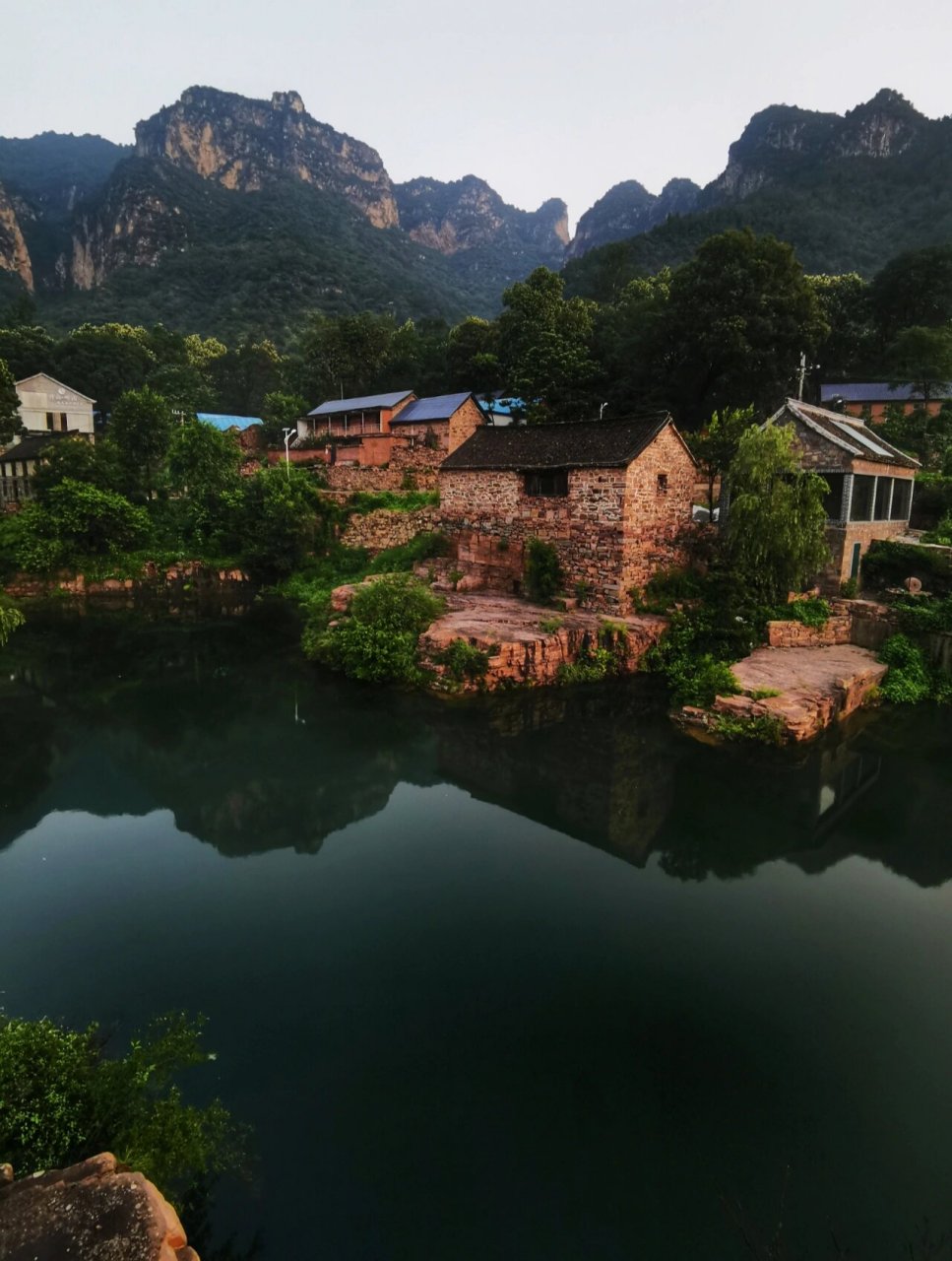 南太行长寿村上腊江 南太行深山的上腊江村,还是一个尚未开发的小山村