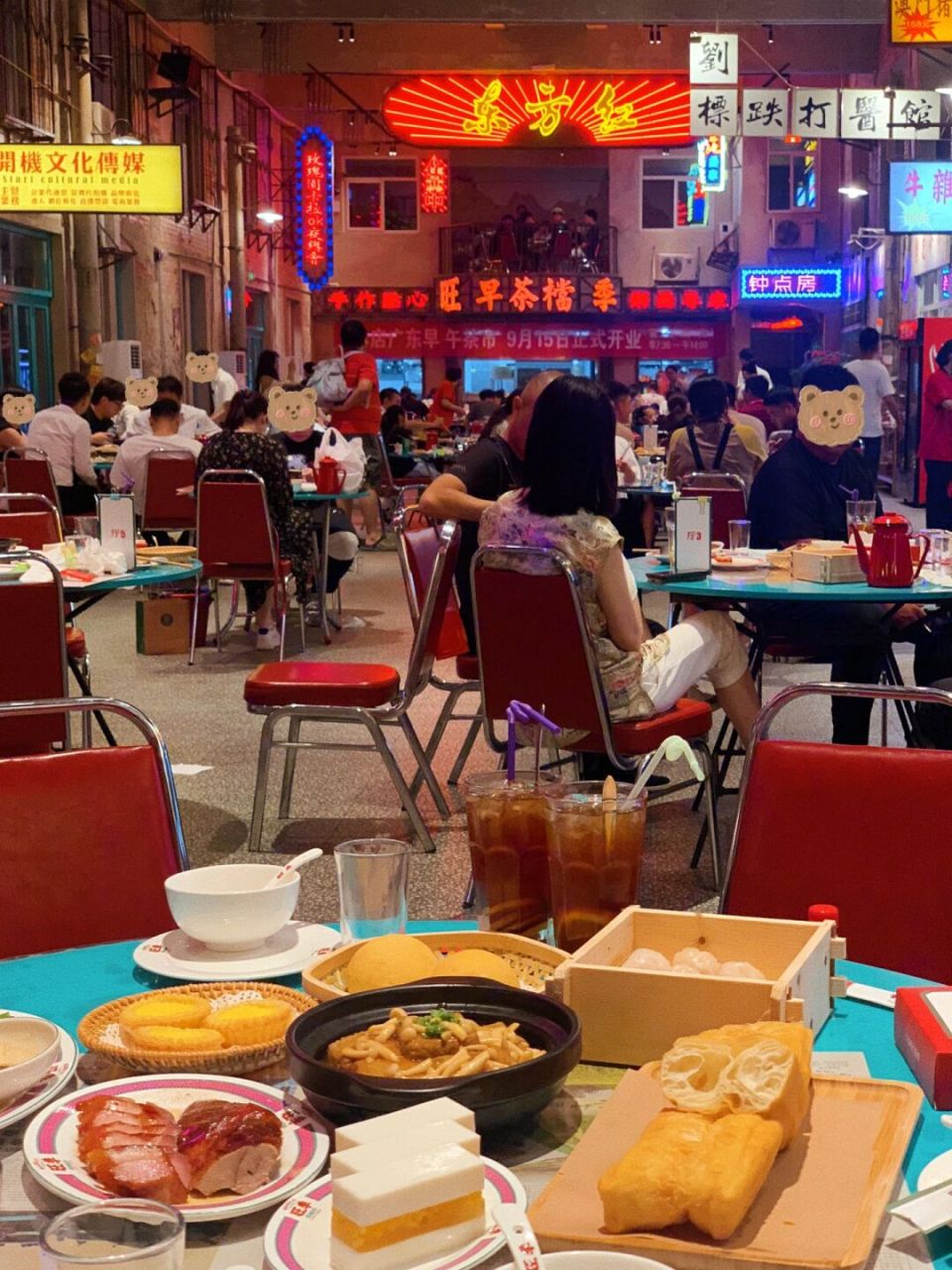 99翠园街498创意园内 	 93店铺是怀旧港风,装修的很有老式茶餐厅