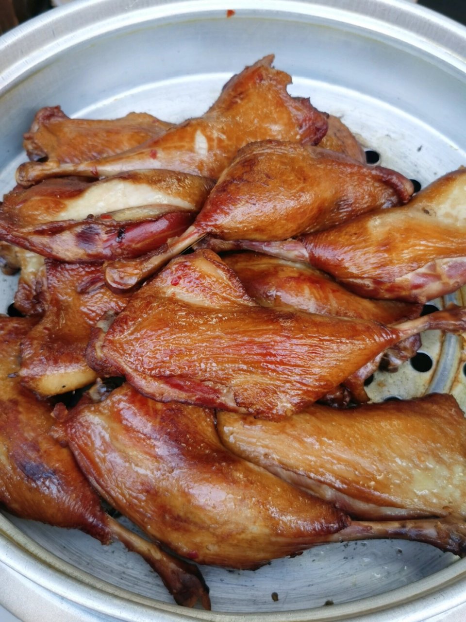 沙县板鸭顶呱呱 🦆板鸭,也称"腊鸭"沙县板鸭最为知名的当属郑湖板鸭