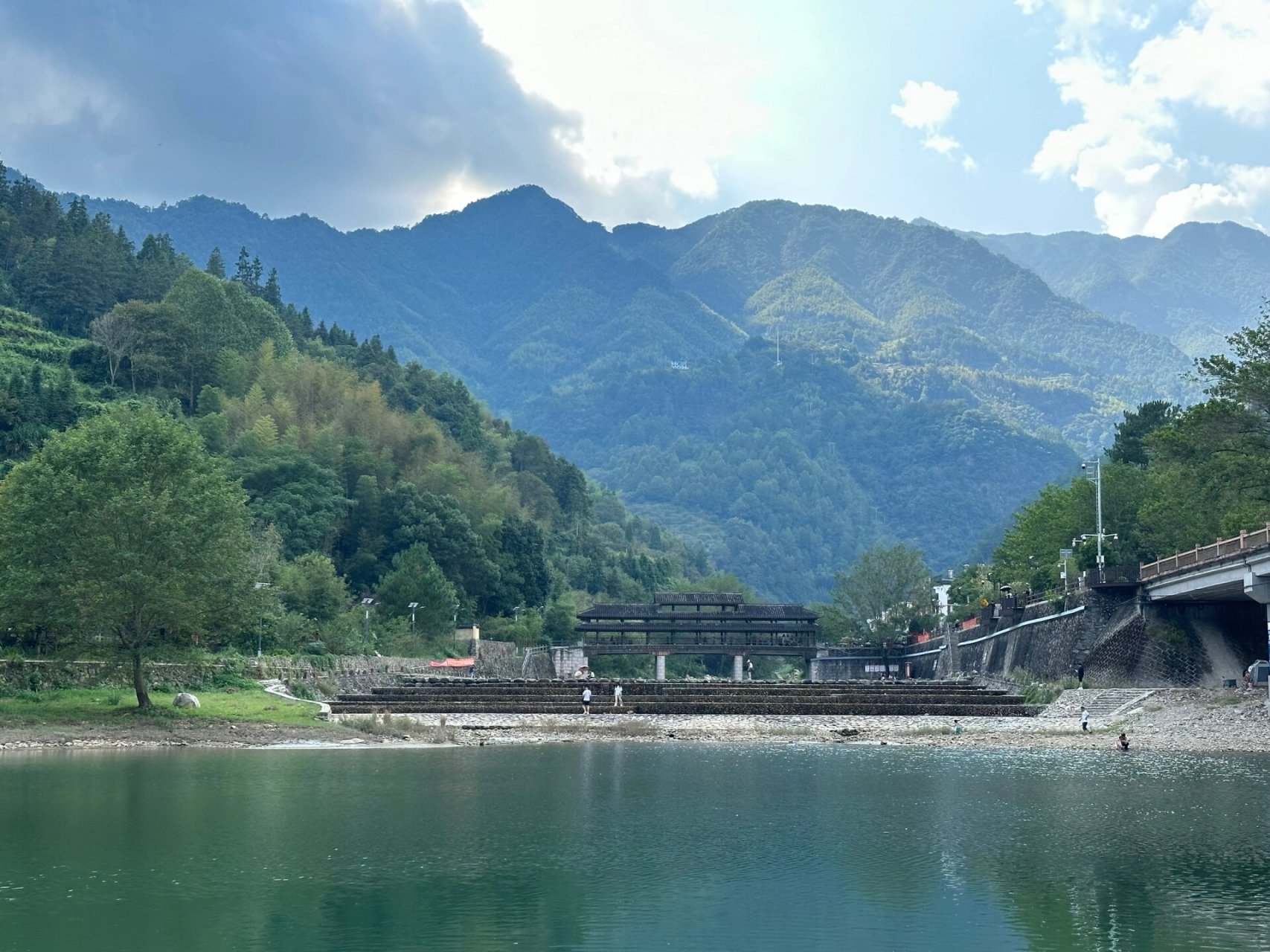 丽水景宁畲族—大均畲乡之窗    景区的停车场很小,不过十一假期,居然