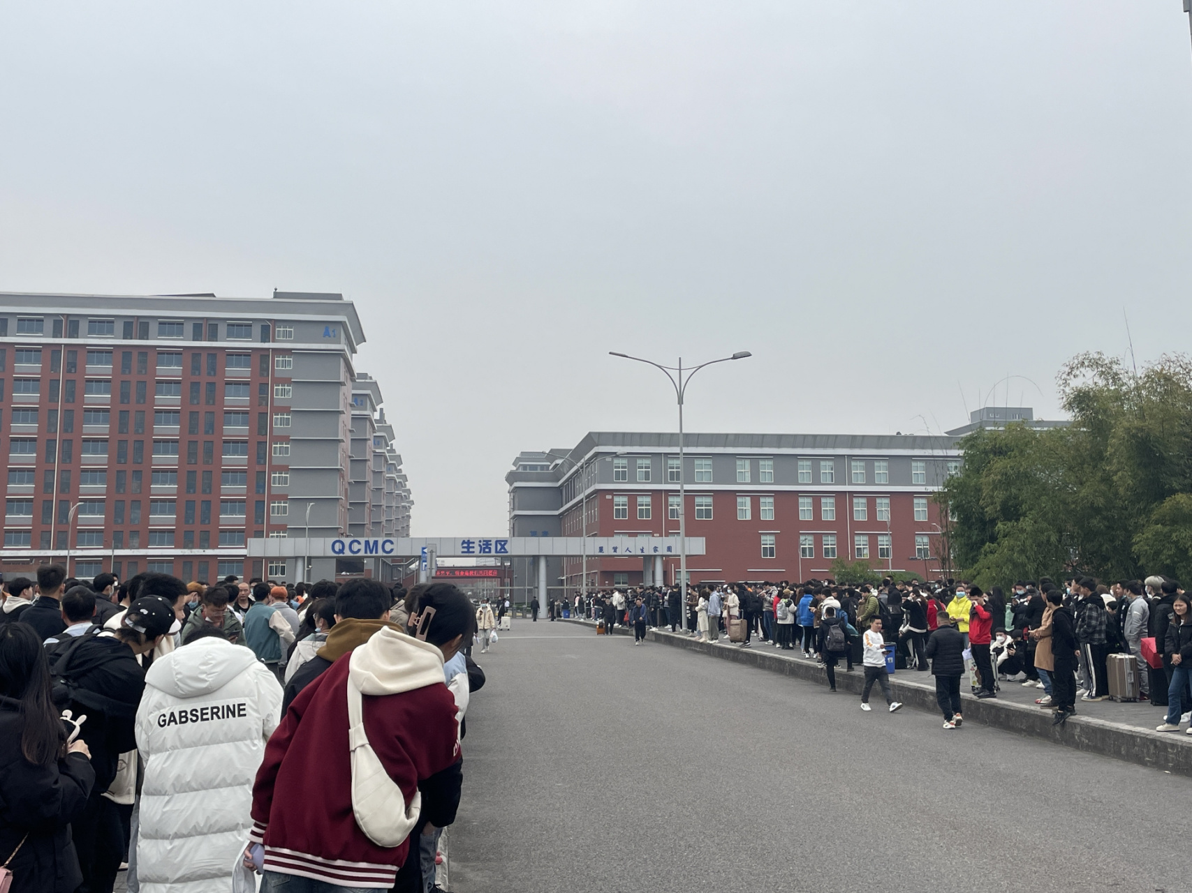 重庆广达好多人面试吖 今天去了面试现场,人山人海,太多面试的人了