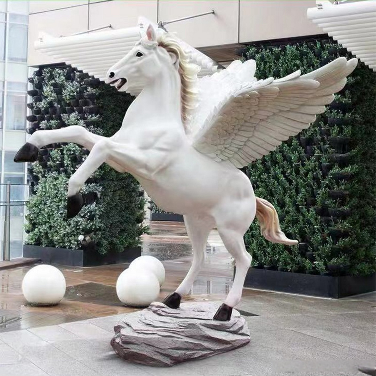 飞马# #玻璃钢马雕塑# #玻璃钢雕塑# 飞马是民族雕塑的精华之一它 