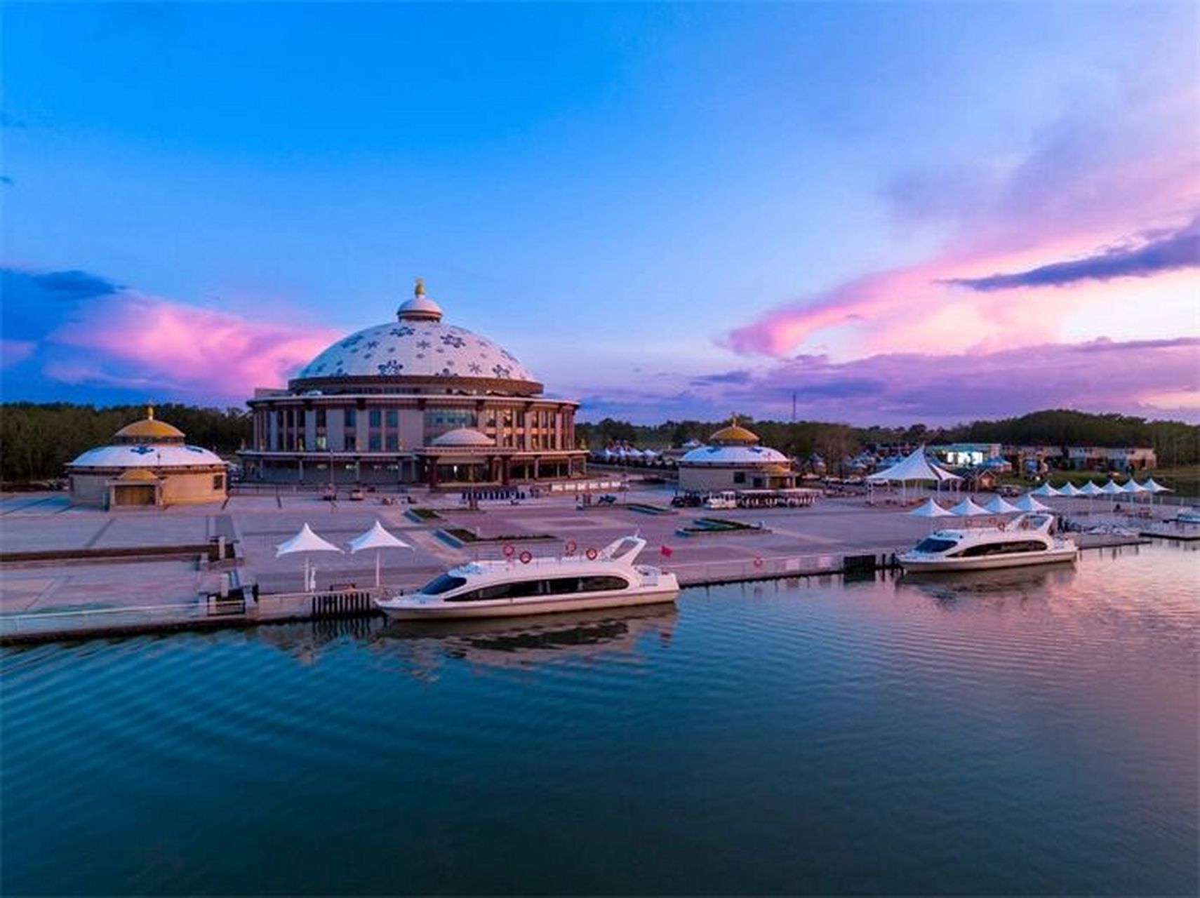 99沽源库伦淖尔旅游度假区酒店368起 98154a景区旁的度假村|住