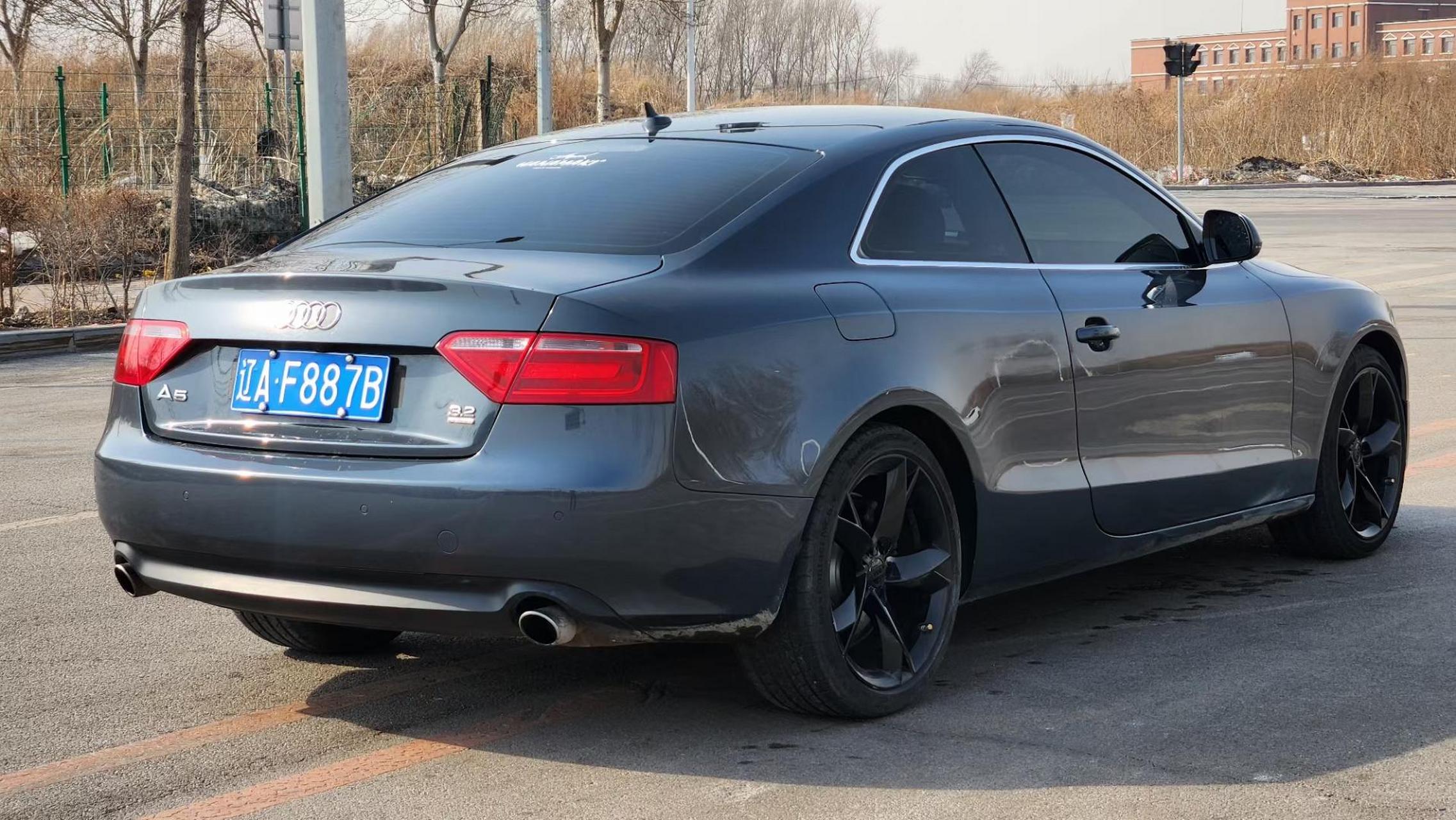 2011年纯进口奥迪a5 两门四座跑车,自动3.