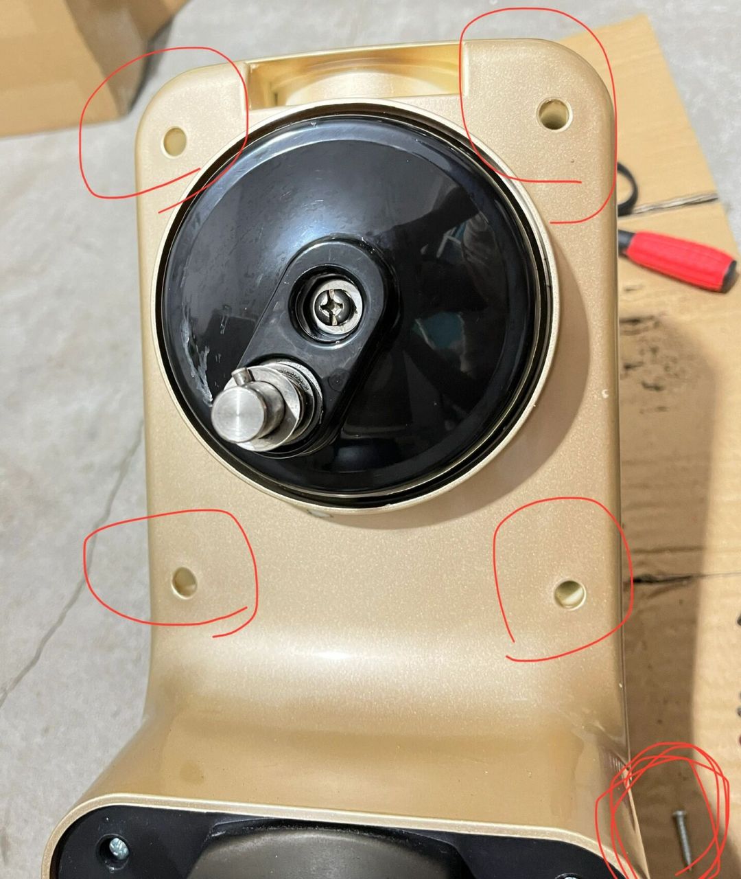 海氏厨师机简单齿轮皮带修理 起因:发现它转不动面团了,但是没有面团