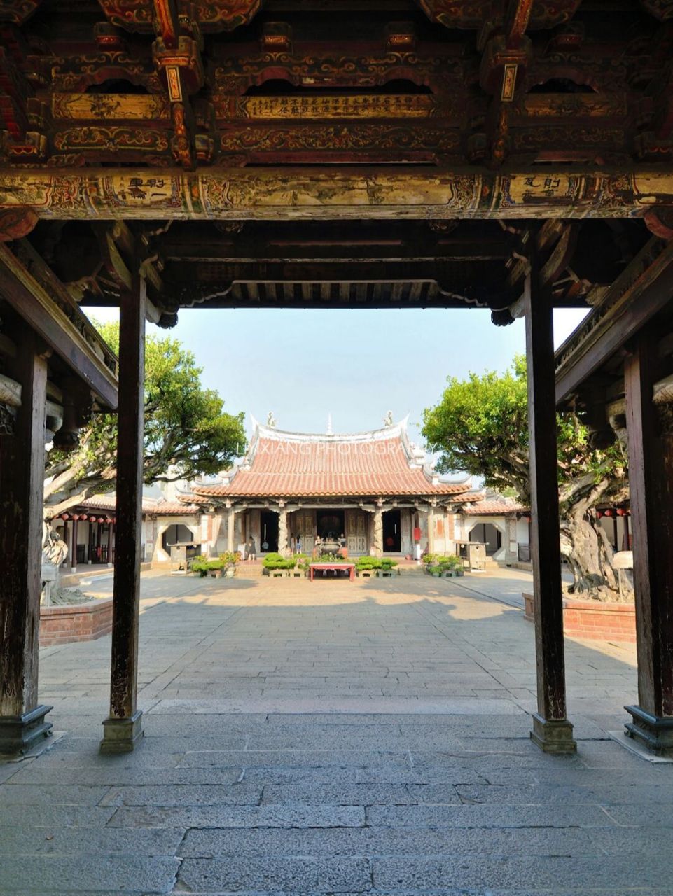 鹿港龙山寺,始建于17世纪明永历年间,并于1786年迁建于现址,历经数次