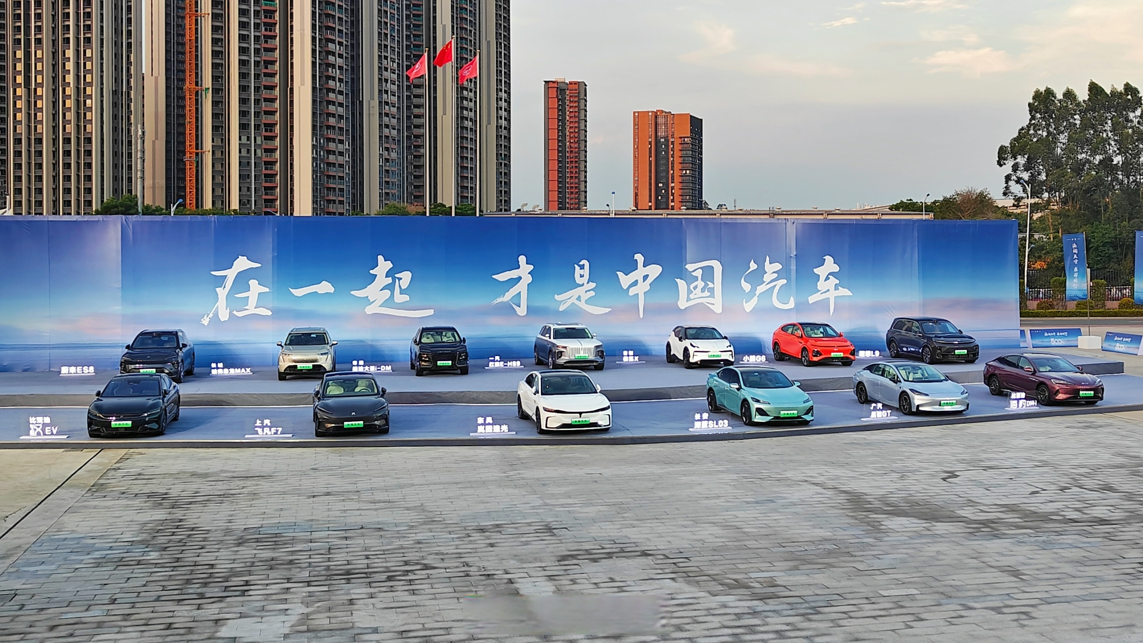 在#比亚迪第500万辆新能源汽车下线# 活动现场,比亚迪把国产的新能源