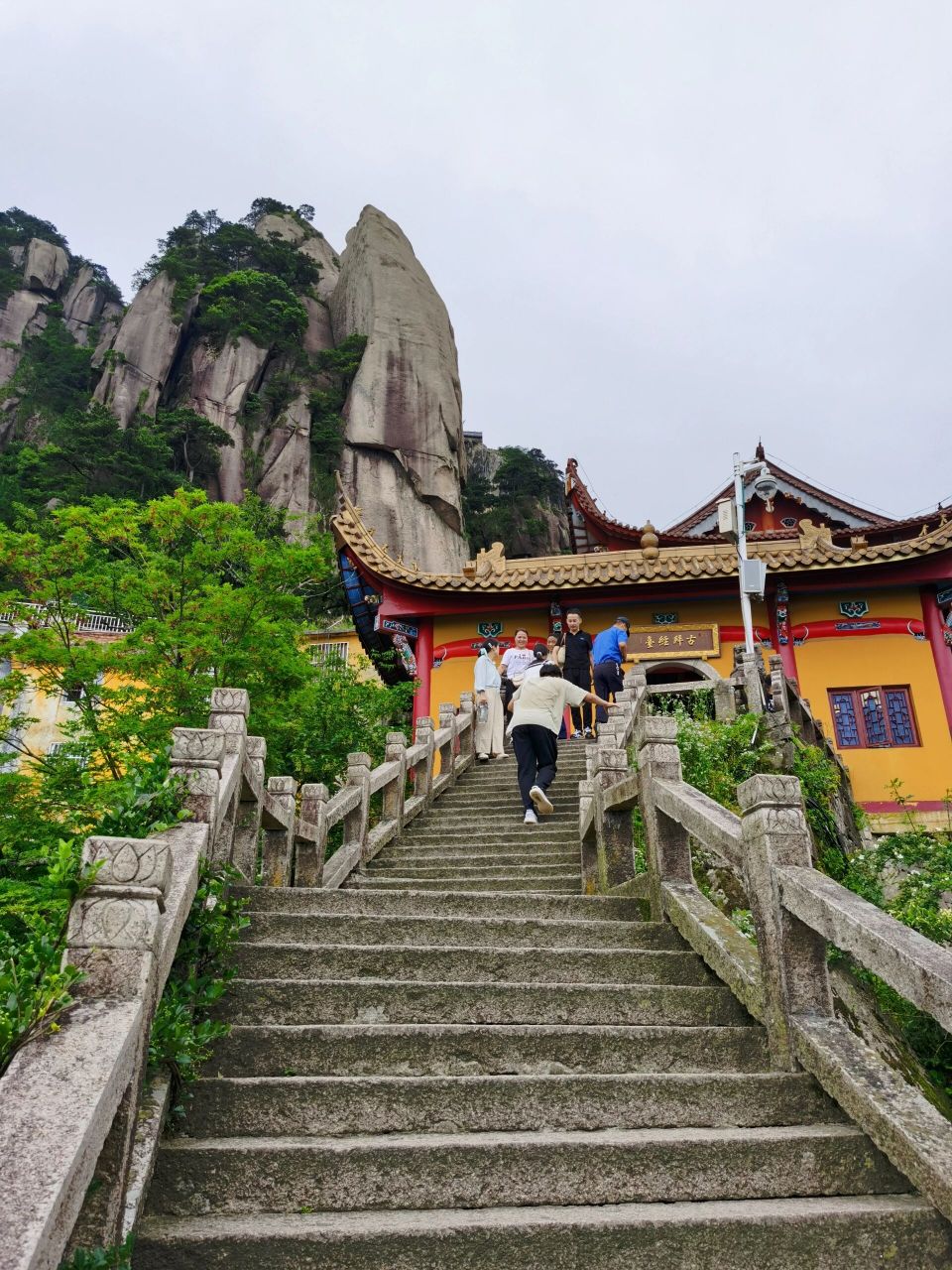 古拜经台,天台寺,一线天,大铜锁,古地藏洞 两个半小时,全程攀爬, 山不