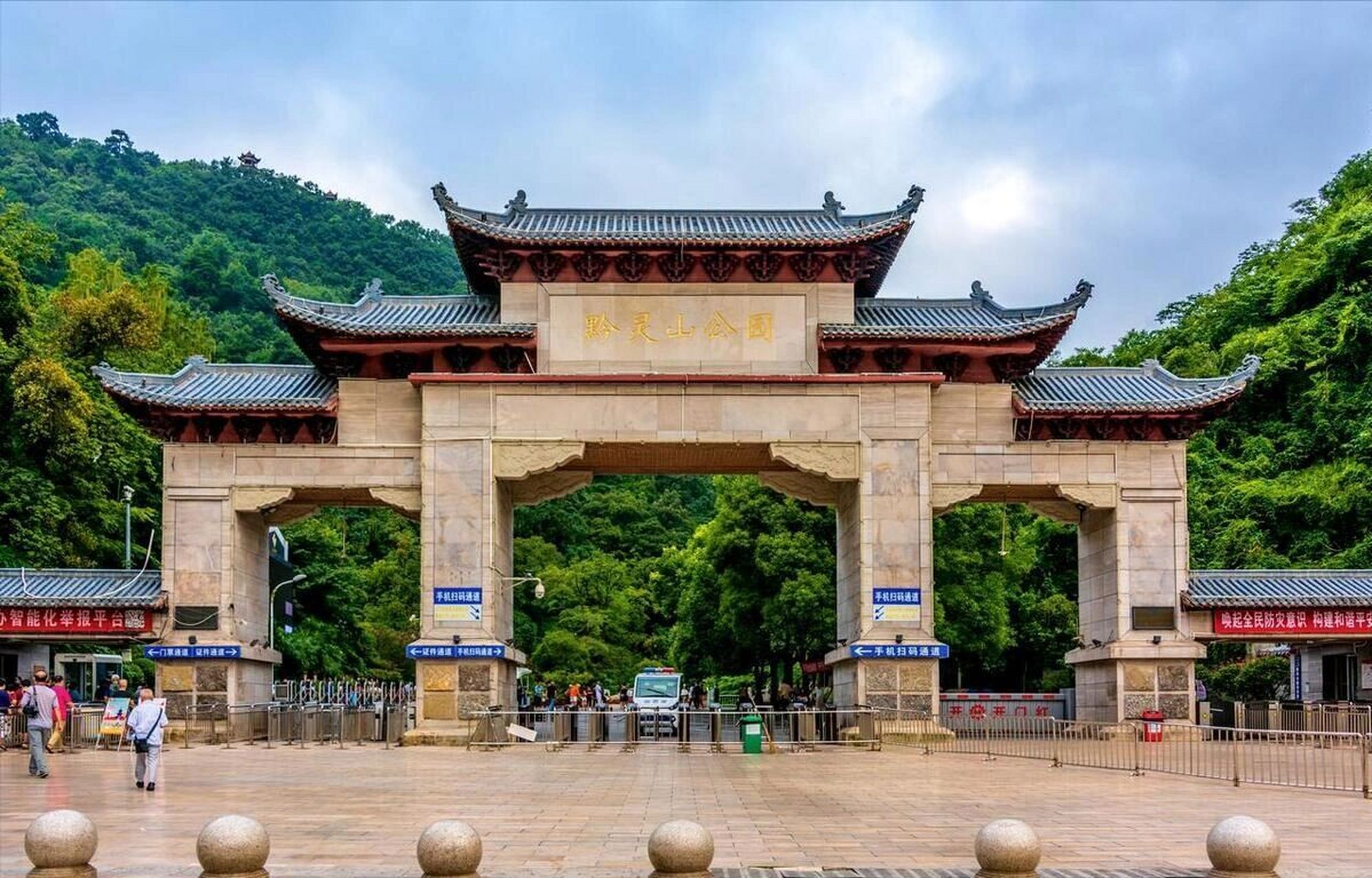 贵阳黔灵山公园游览攻略 你是否想要在贵阳市区寻找一处清幽的自然