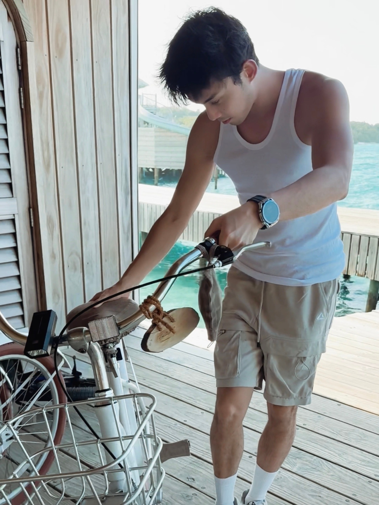 吴磊化身一条固执的鱼# 磊哥去潜水了,戴的手表好熟悉,这不就是华为