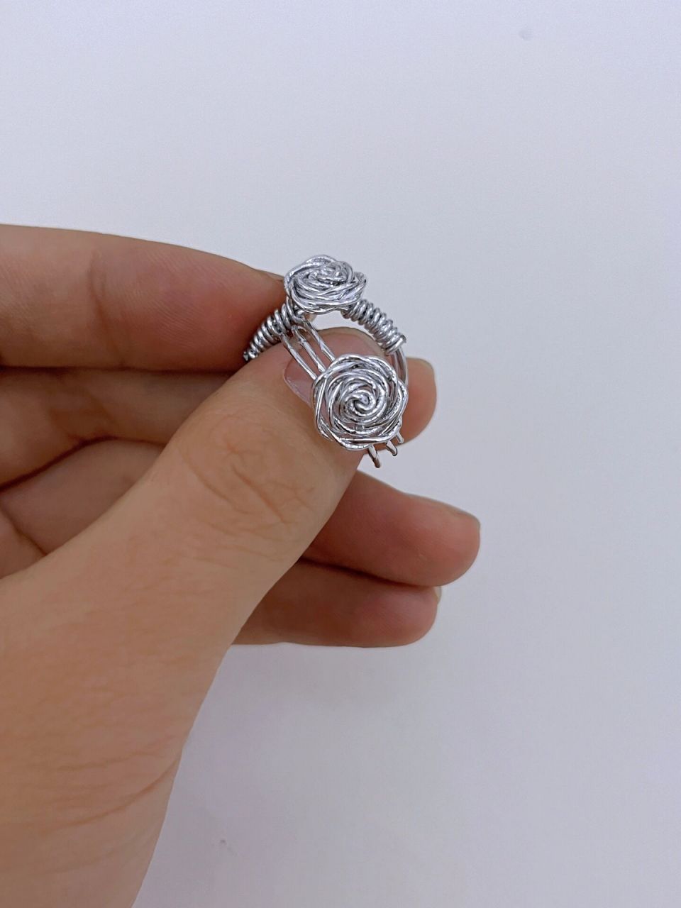一根铁丝的浪漫,玫瑰花戒指95 谁说戒指都要很贵的,一根细铁丝也