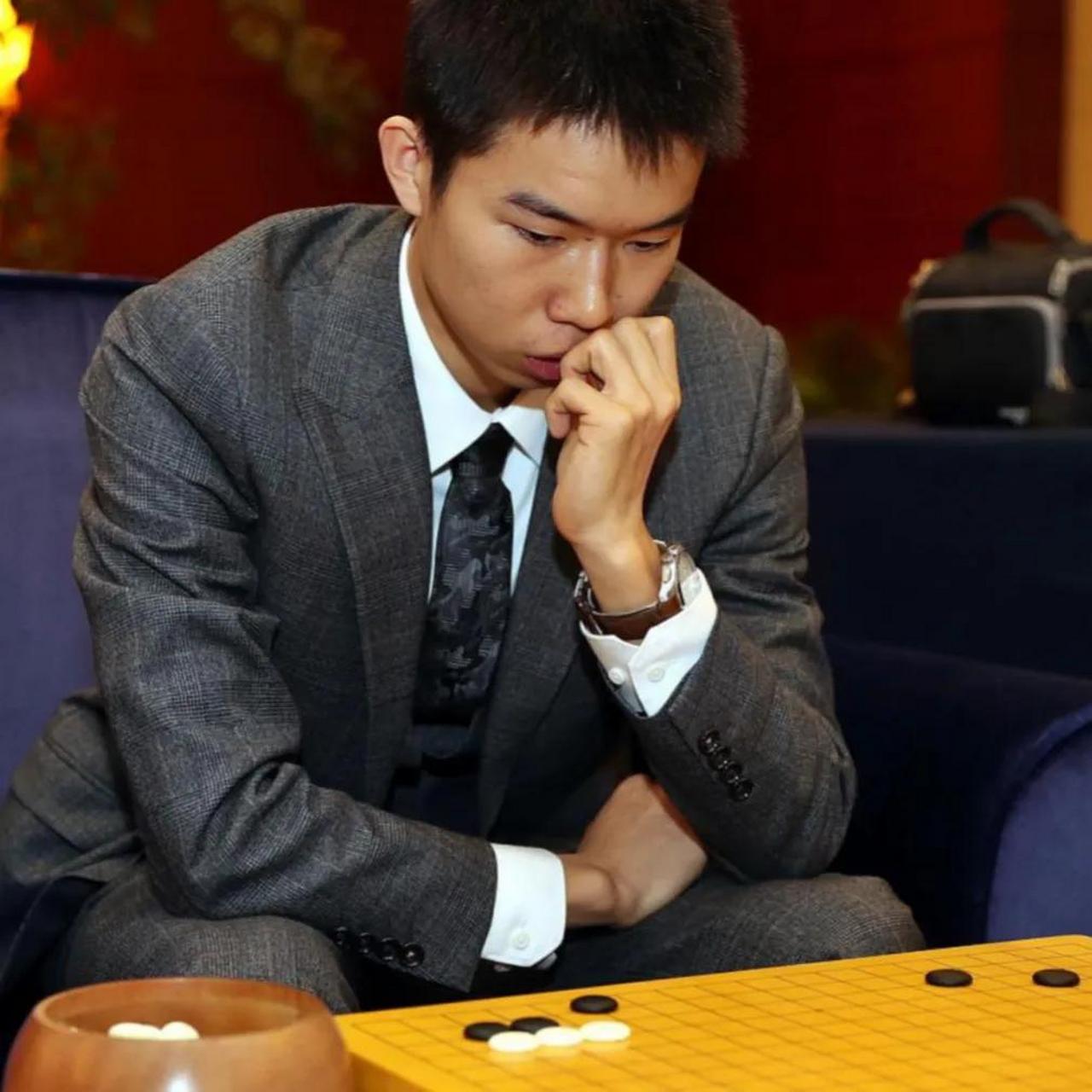 丁浩未能证明自己,脆败于申真諝,申真諝连胜15盘,创造三国围棋擂台赛