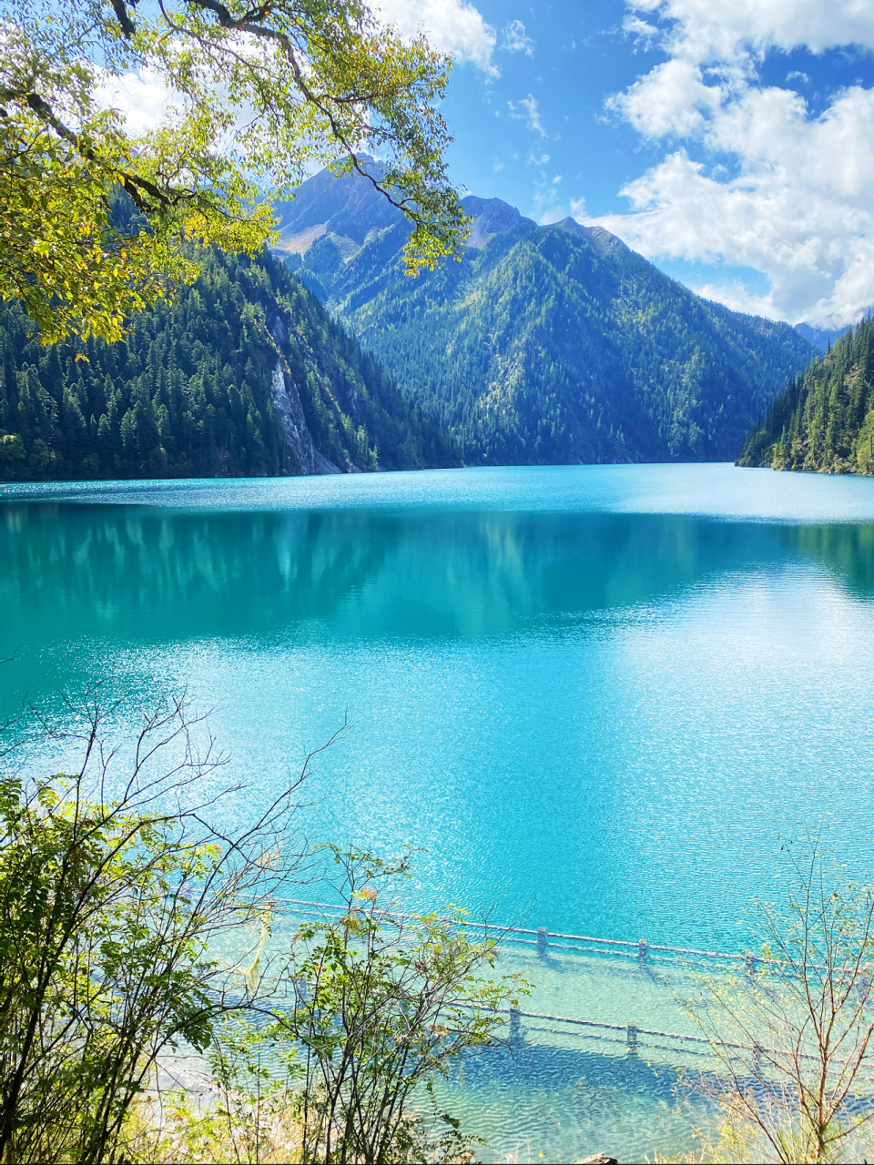 四川阿坝藏族羌族自治州:九寨沟名胜风景区 位于四川省阿坝藏族羌族