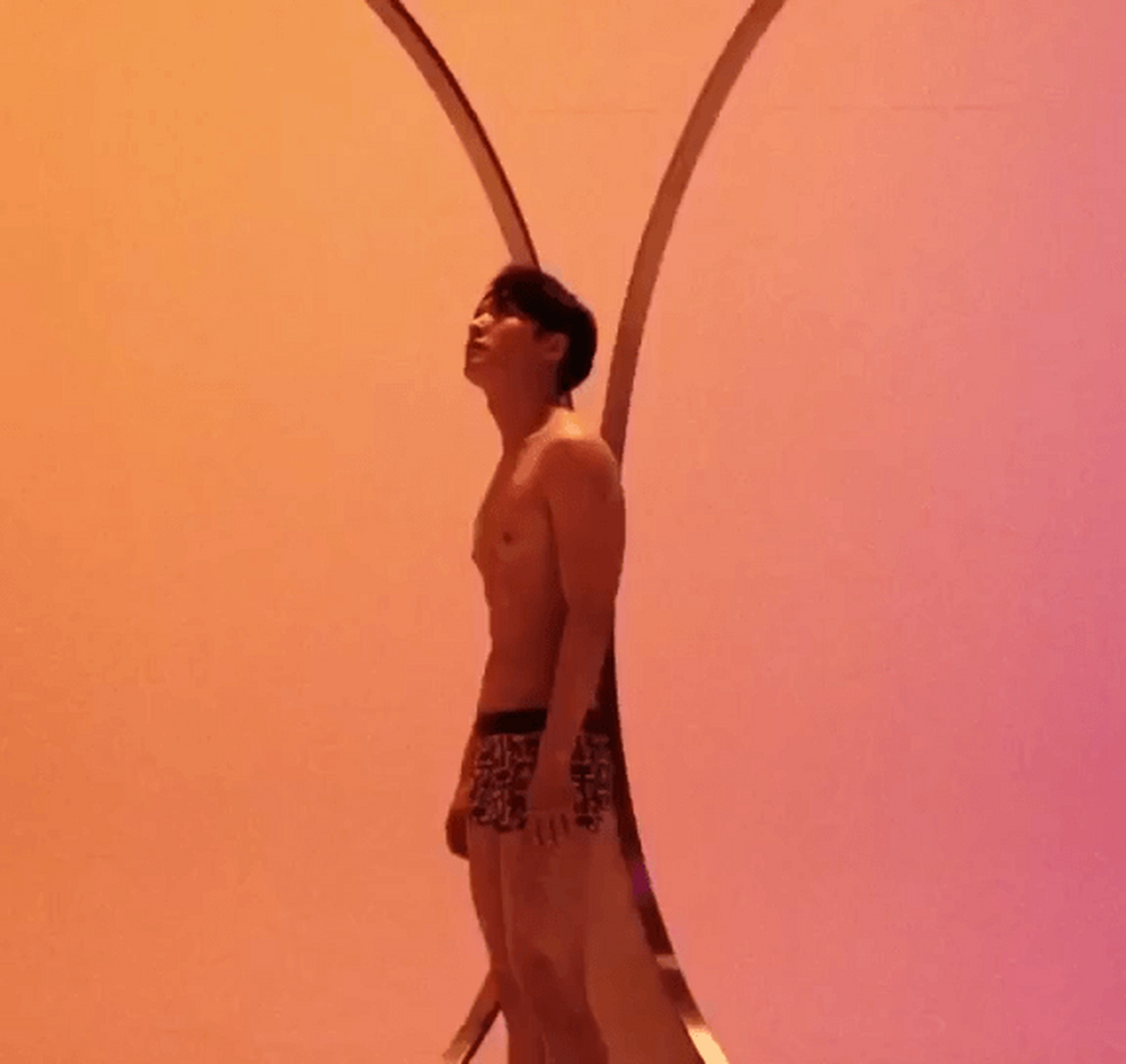 张艺兴和于适拍摄的ck大片,你觉得谁的表现力更好?