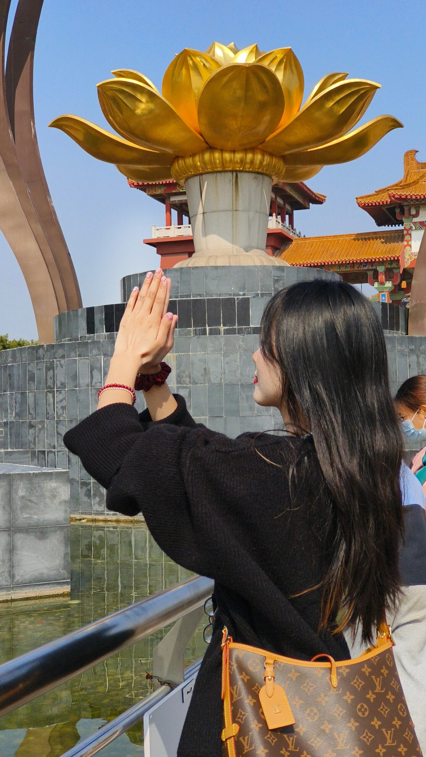 徐州莲花寺 金碧辉煌的通天阁太出片啦 人不多 天气也很舒服 夸夸男
