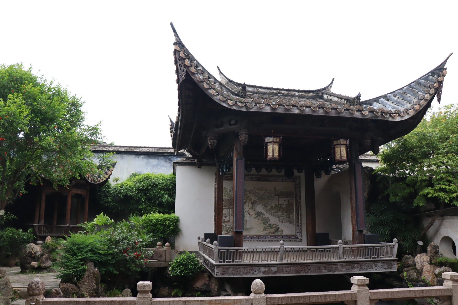 衣锦坊里的水榭戏台 在福州三坊七巷的衣锦坊里头,一座豪宅里配置了