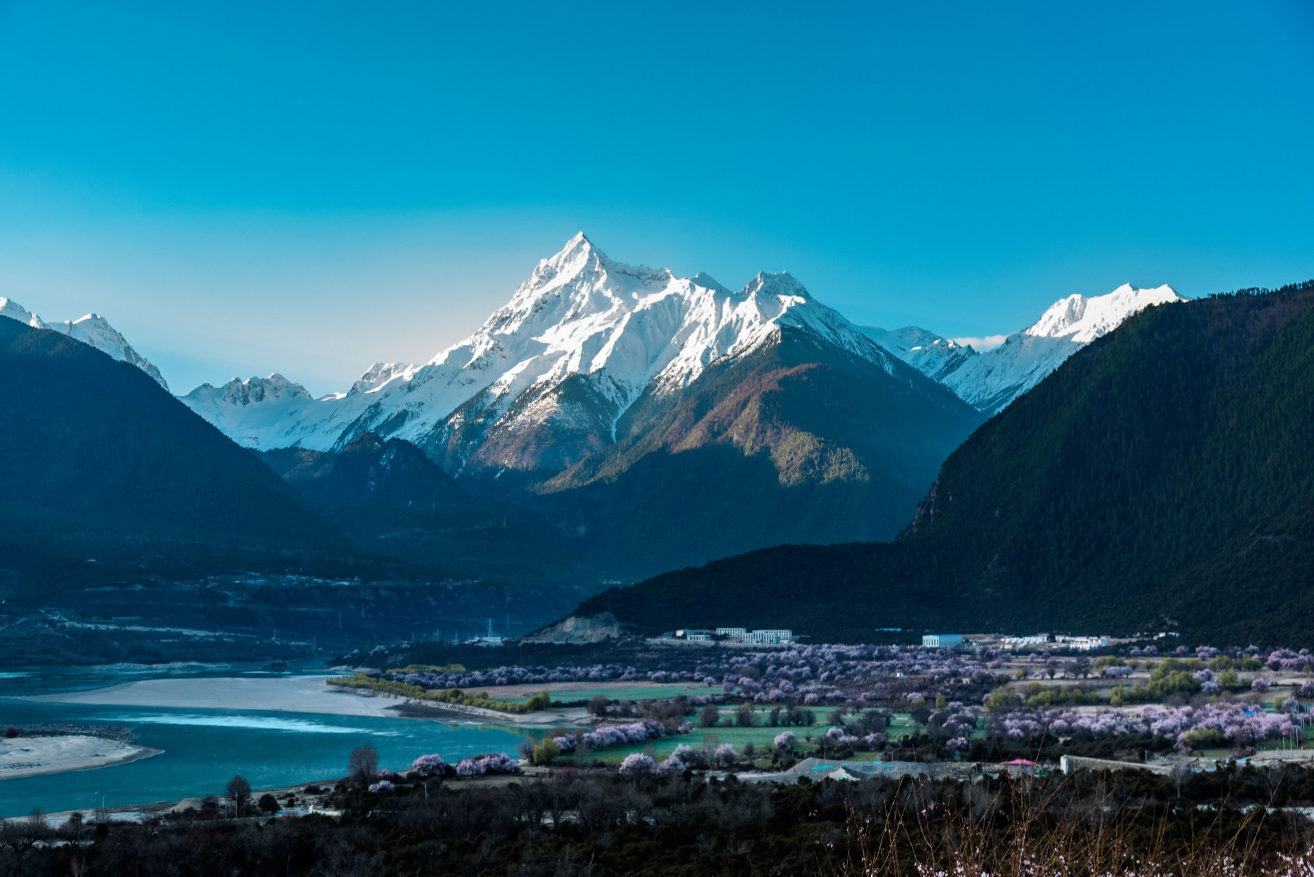 南迦巴瓦峰|国家地理评为"中国最美雪山" 南迦巴瓦峰是林芝地区最高的
