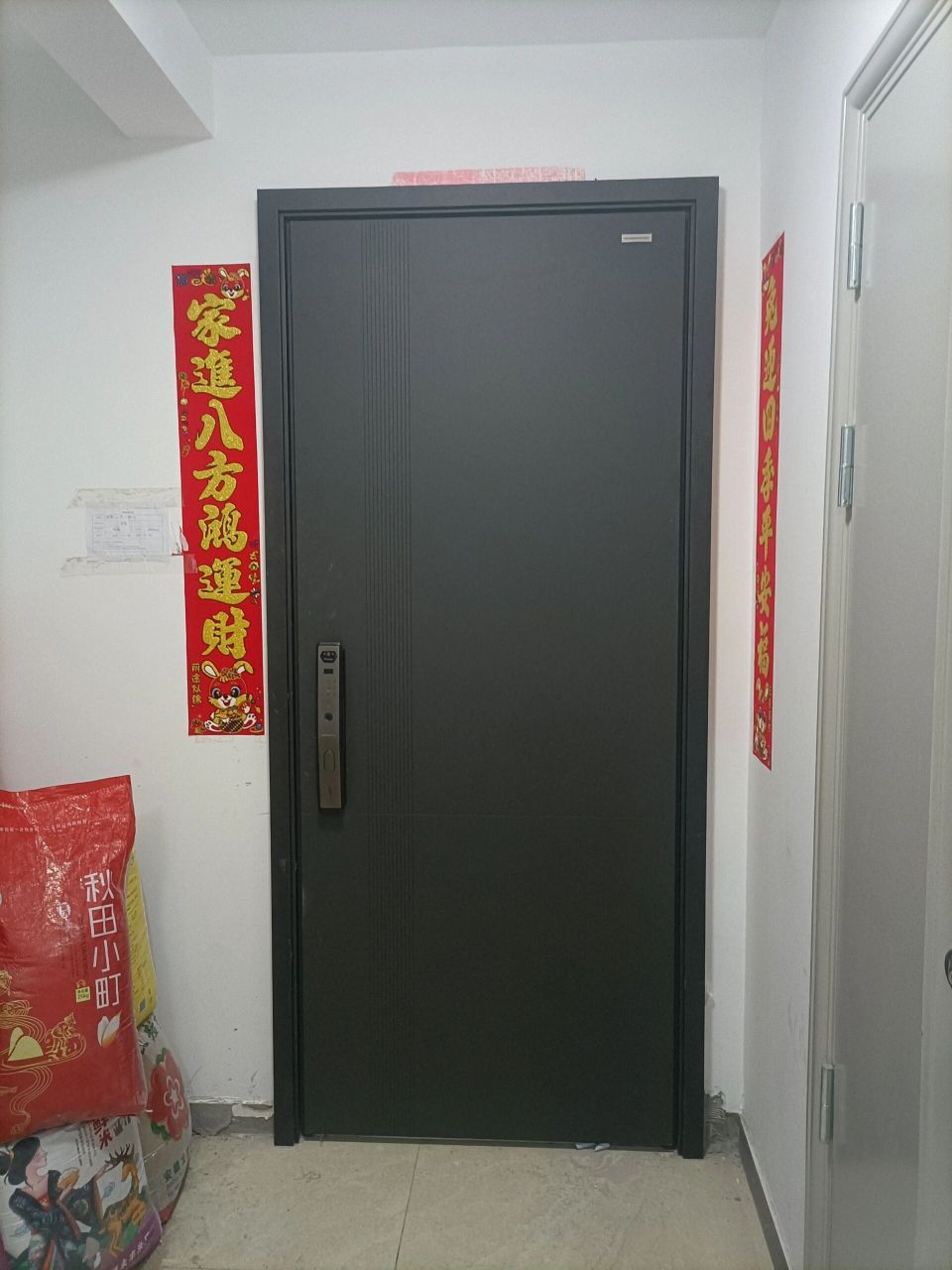 鸿创2.0超甲级安全门 安装完实际效果,简直太完美