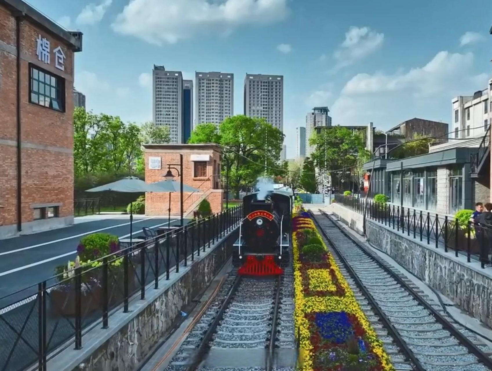 热情西安人邀您来打卡西安机车公园焕然一新 等你来打卡.via.西安发布