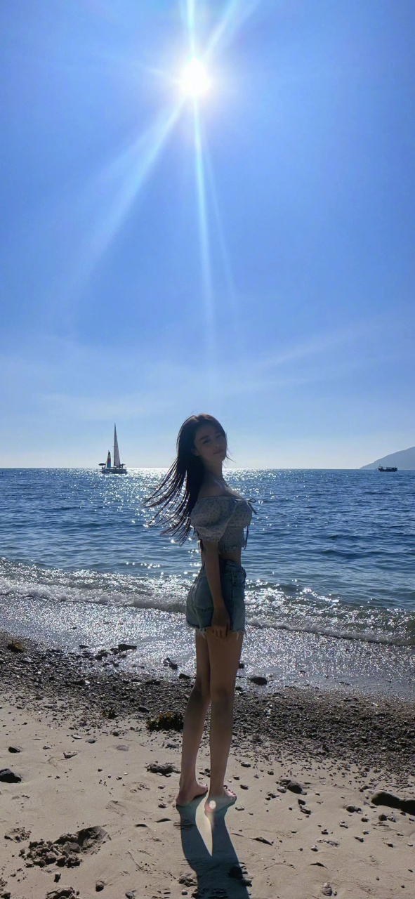 张馨予海边随拍唯美写真照壁纸图片