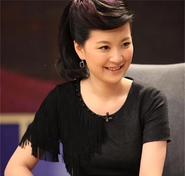 陈蓉,这位东方卫视的当家主持人,曾经陪伴我们度过了许多欢乐时光