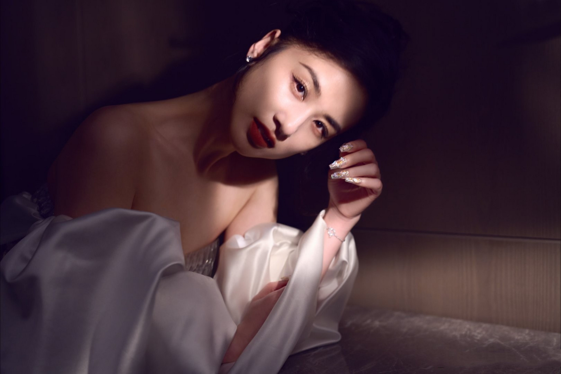 黄圣依,浪漫抹胸裙写真壁纸