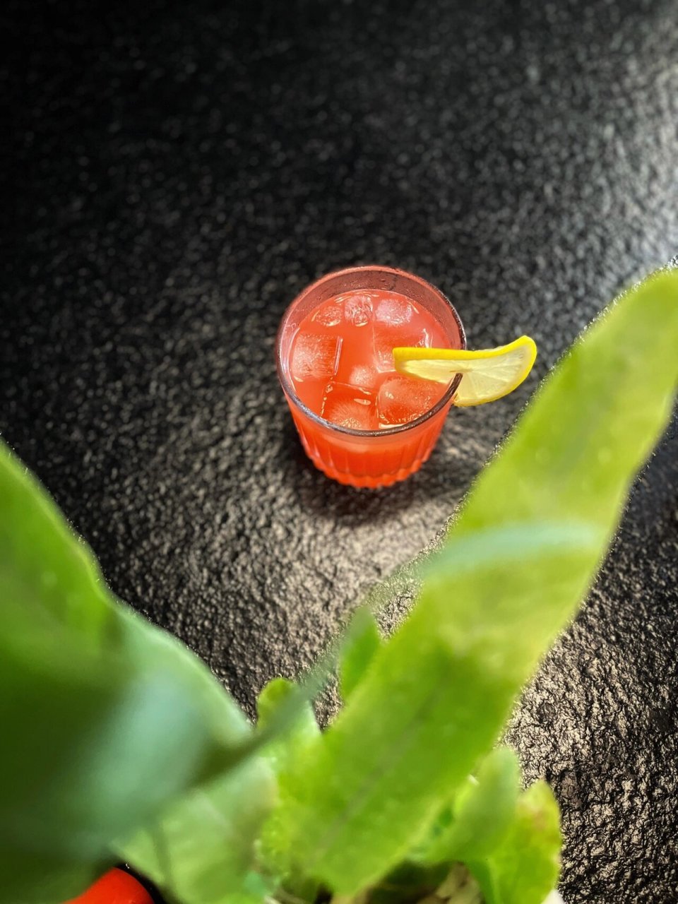 龙舌兰日落93是以龙舌兰为基酒,龙舌兰酒也是"特基拉酒",是墨西哥