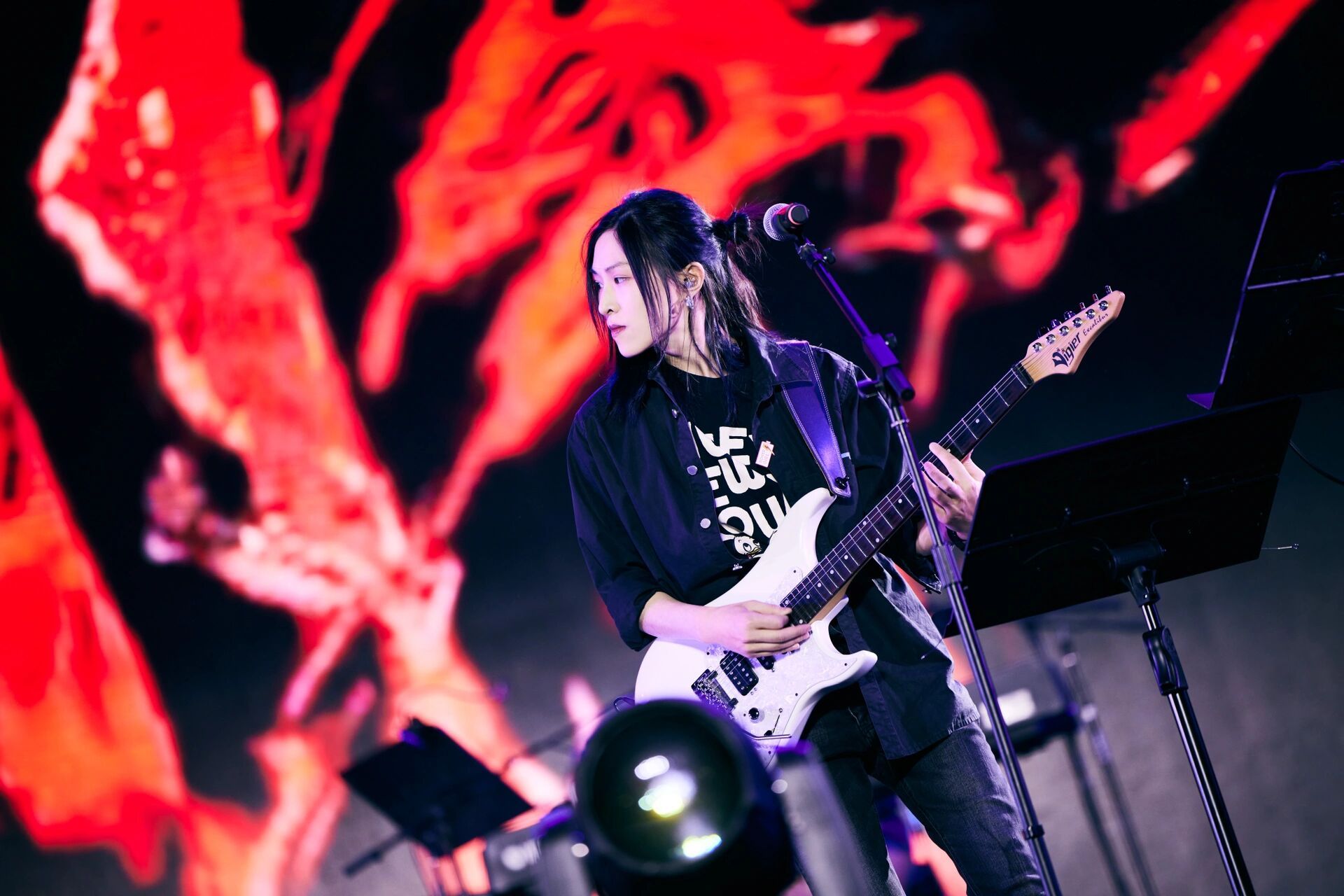 4.30张碧晨邯郸狂潮机车音乐节~ 弹了个吉他唱了个合声 funk技巧