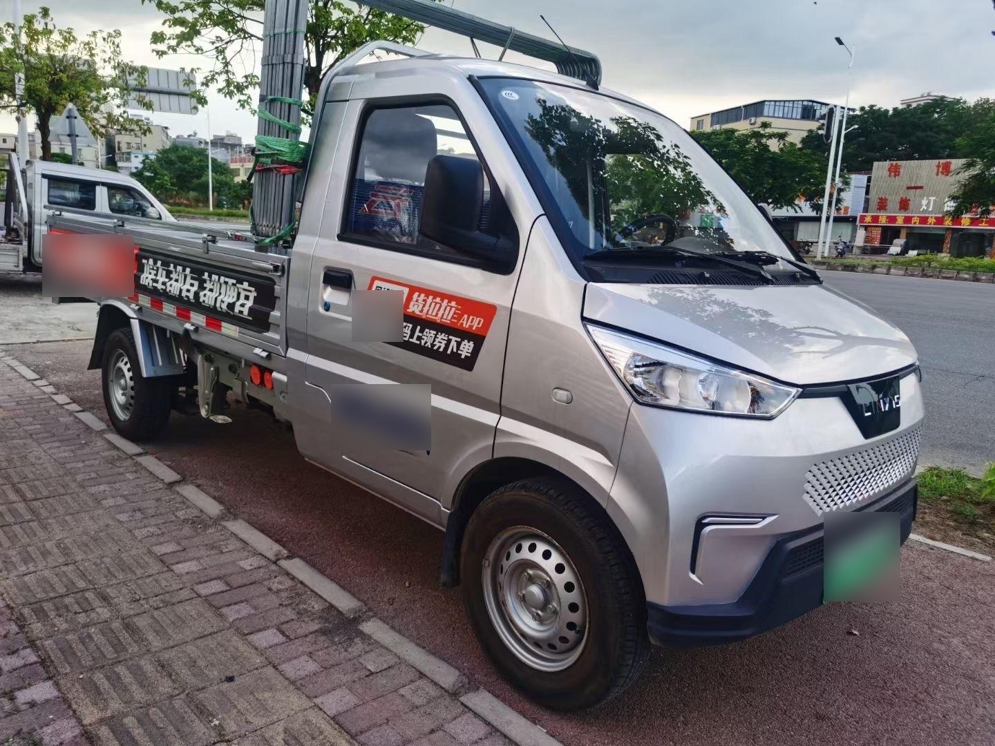 五菱菱势增程式纯电小平板货车