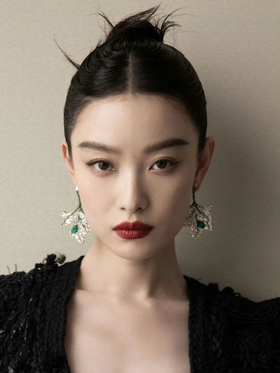 给倪妮北影节做的油画美人高盘发 这次给她做的高盘发,颅顶表面增加