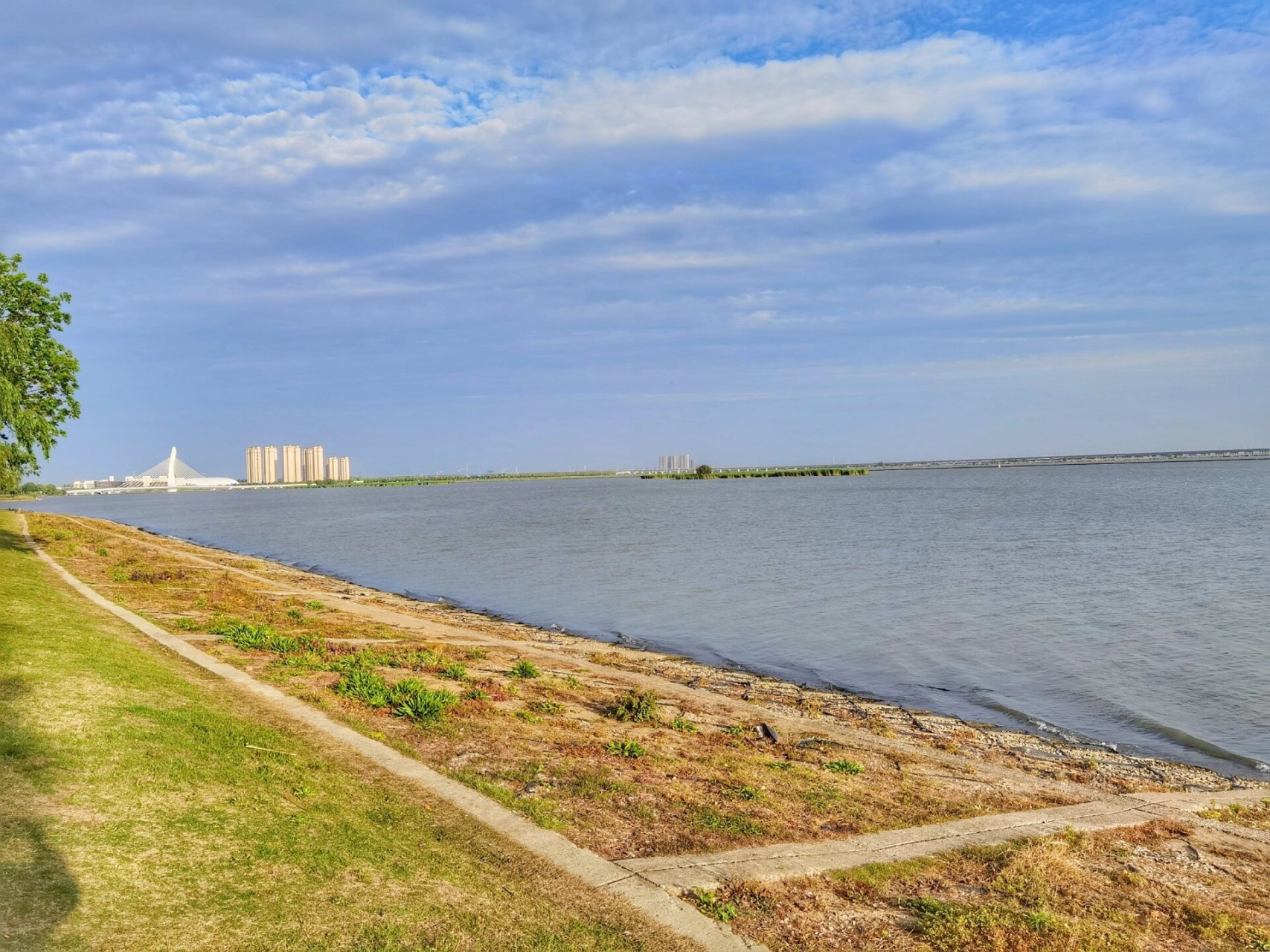 五一假期人太多,哪里都是人山人海,唯独常州的西太湖这边风景独好,人