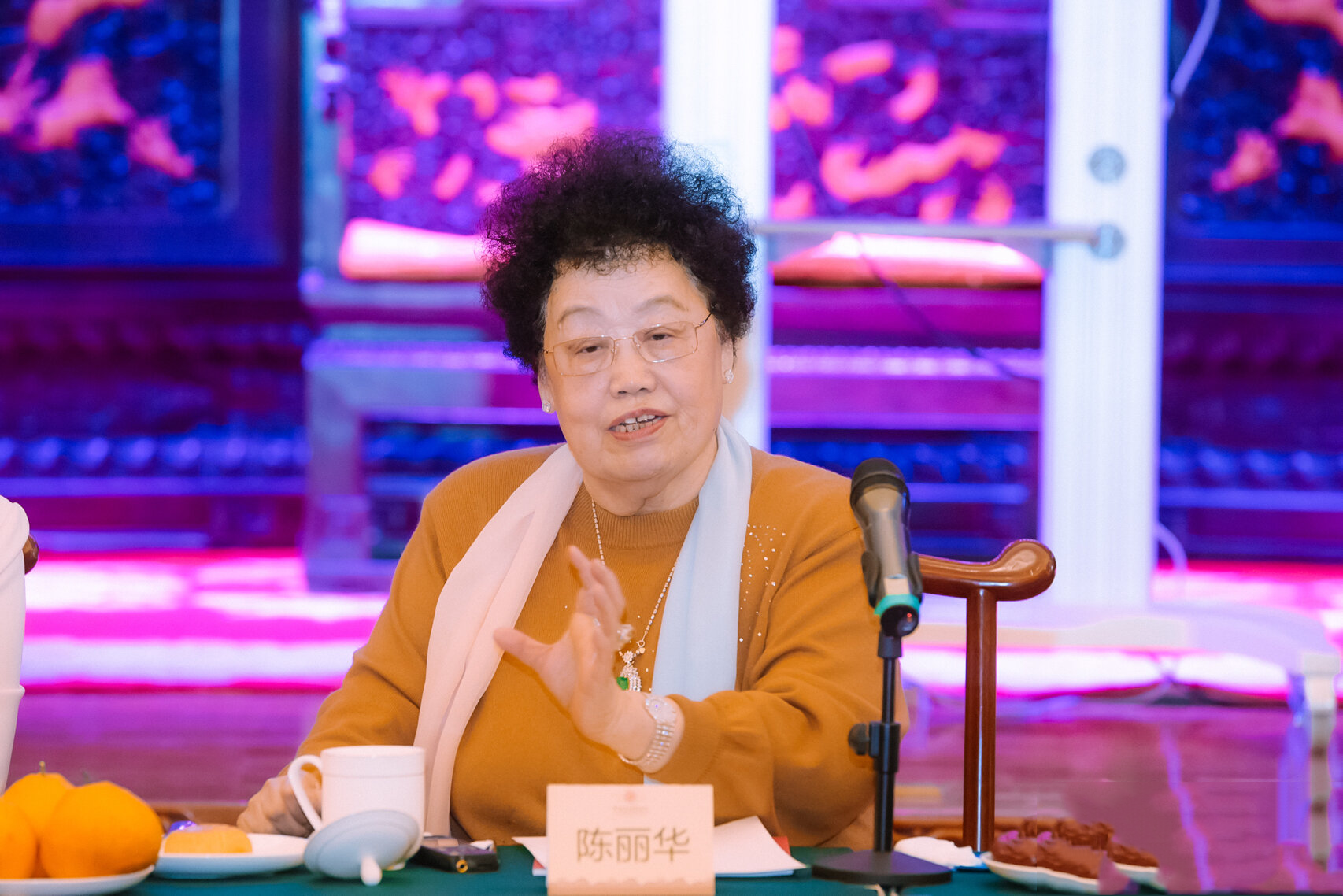 今天我十分有幸和陈丽华老师一起参观她的紫檀博物