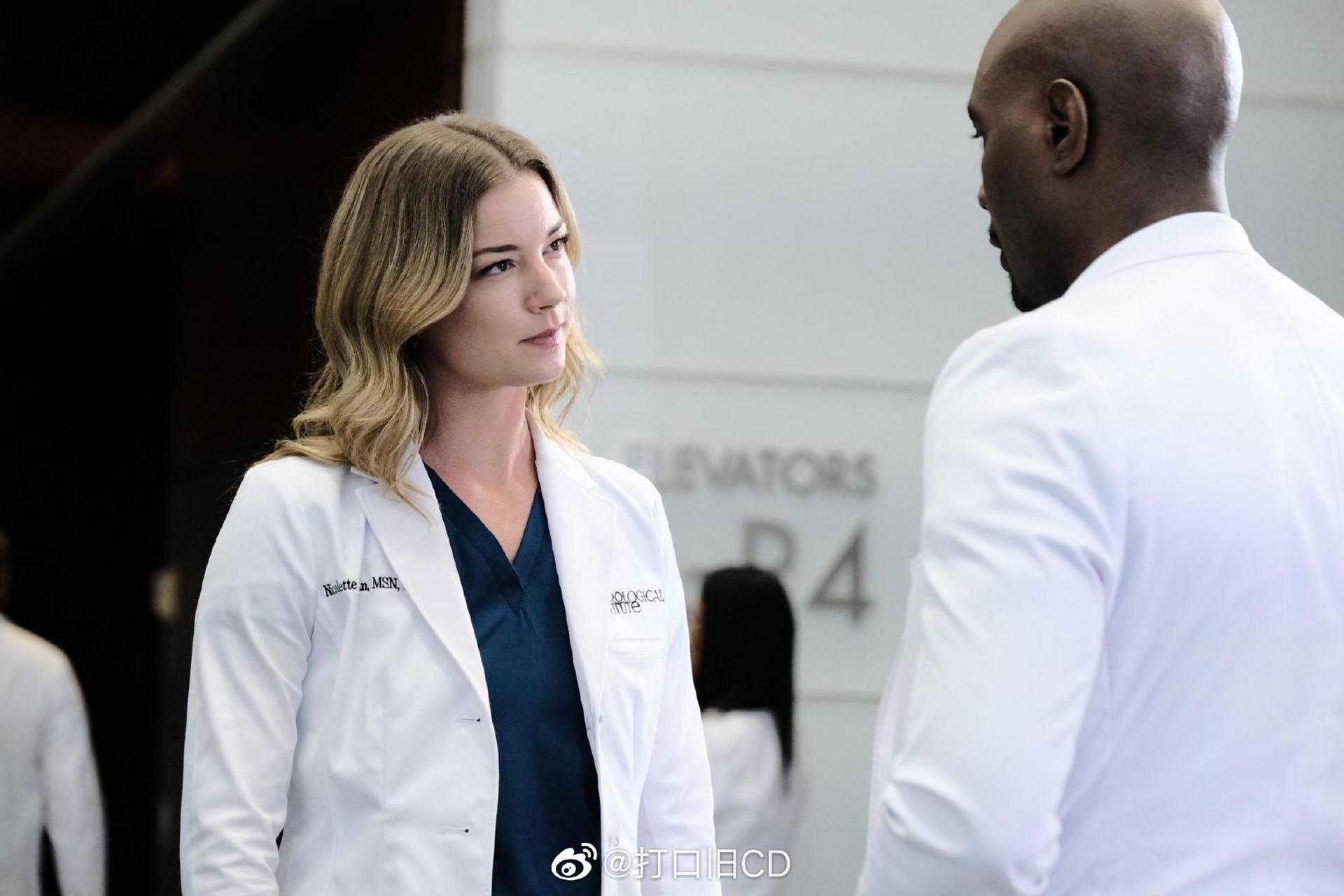 在连续出演《住院医师》四季之后,主演艾米丽·万凯普(emily vancamp)