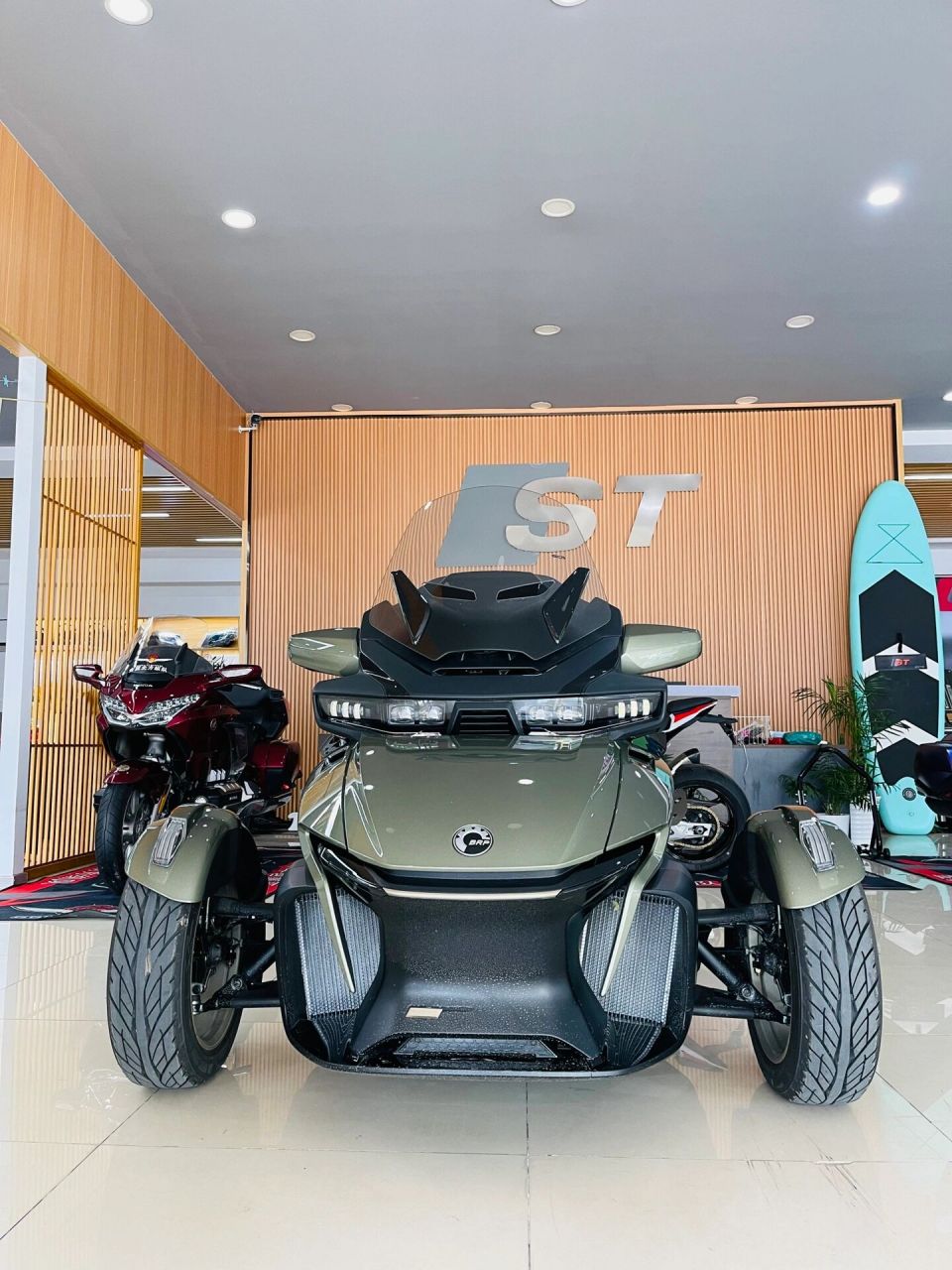 2022款庞巴迪倒三轮行政版新鲜到店 庞巴迪rt limited 回头率百分百