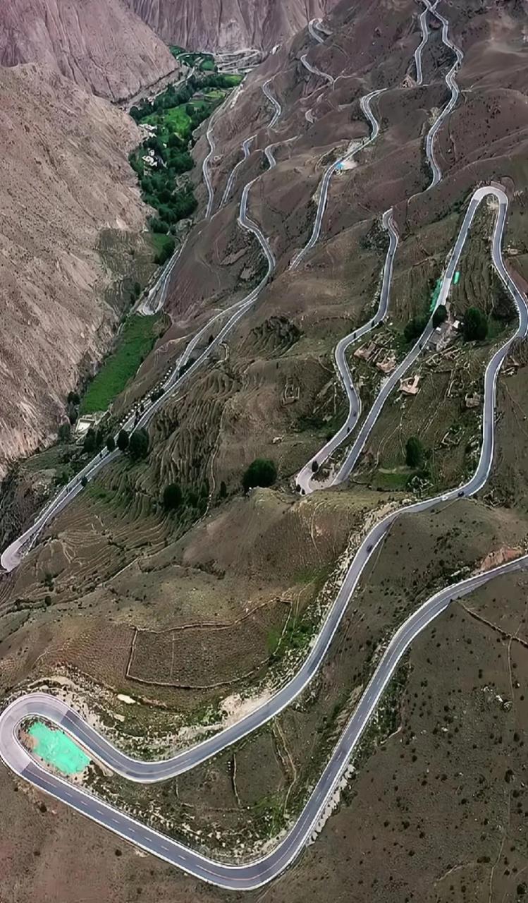 西藏挂天公路,怒江72道拐, 等我有钱了.我就把它拉直了02