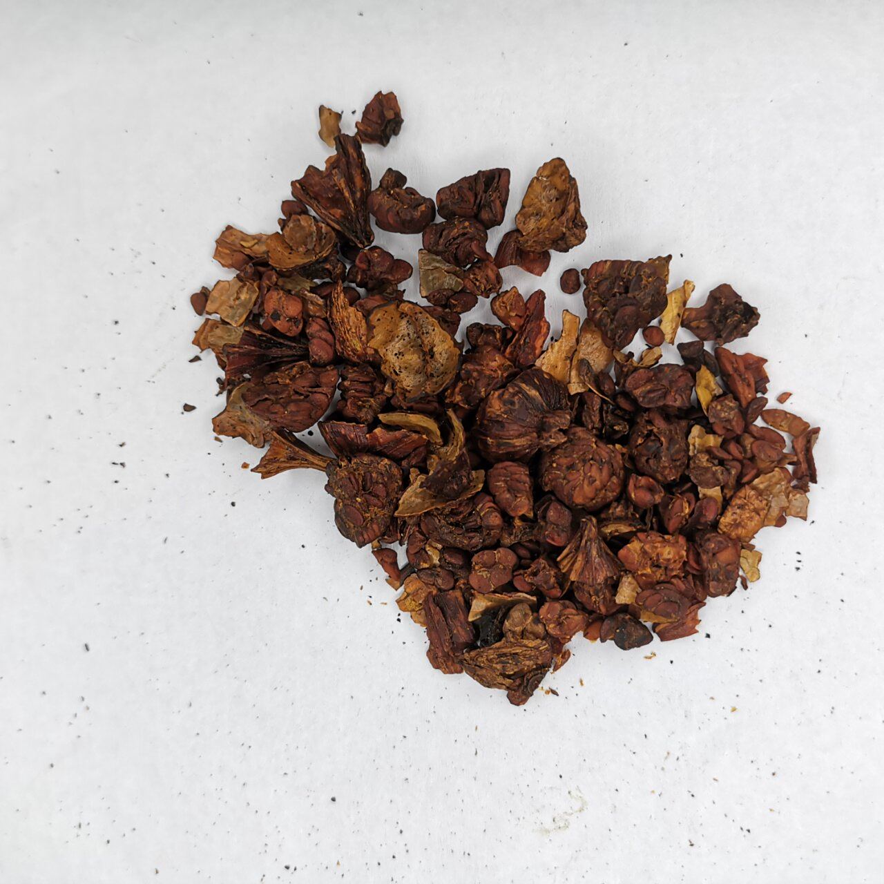 用武火炒至焦黑色,即得焦栀子. 性味:苦,寒.