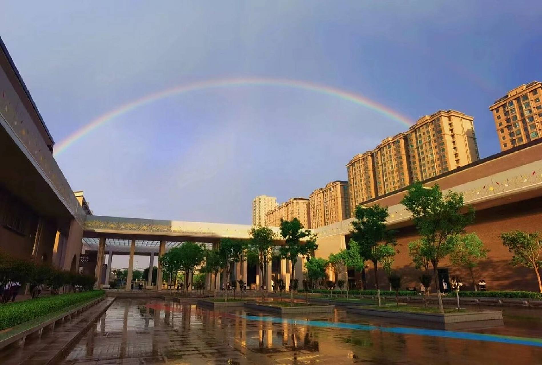 成成中学晋源校区 欢迎来到成成中学晋源校区,准高三学姐有问必答