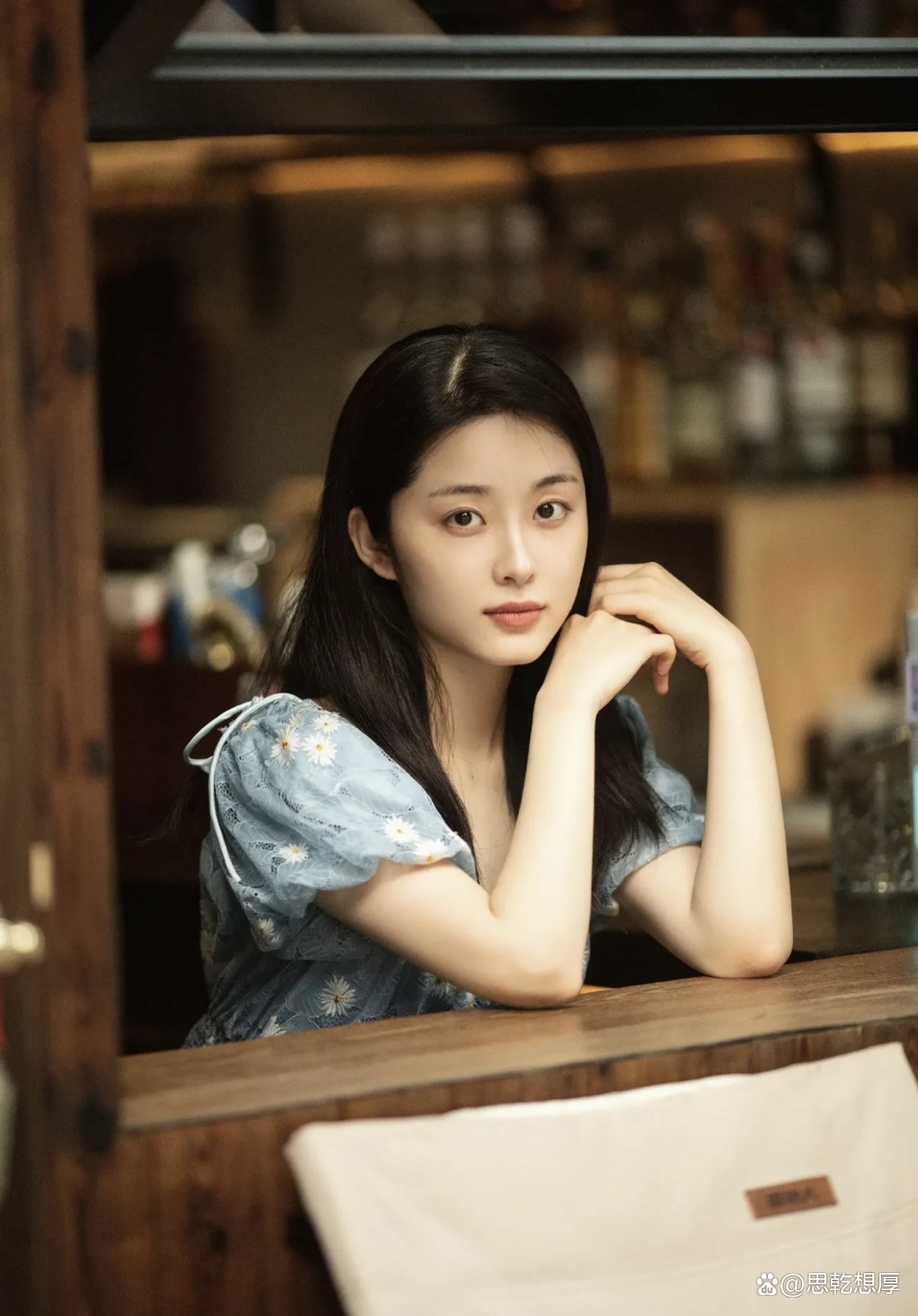 最近,新生代女神吴曼思在社交媒体上的美照真是惊艳众人了!