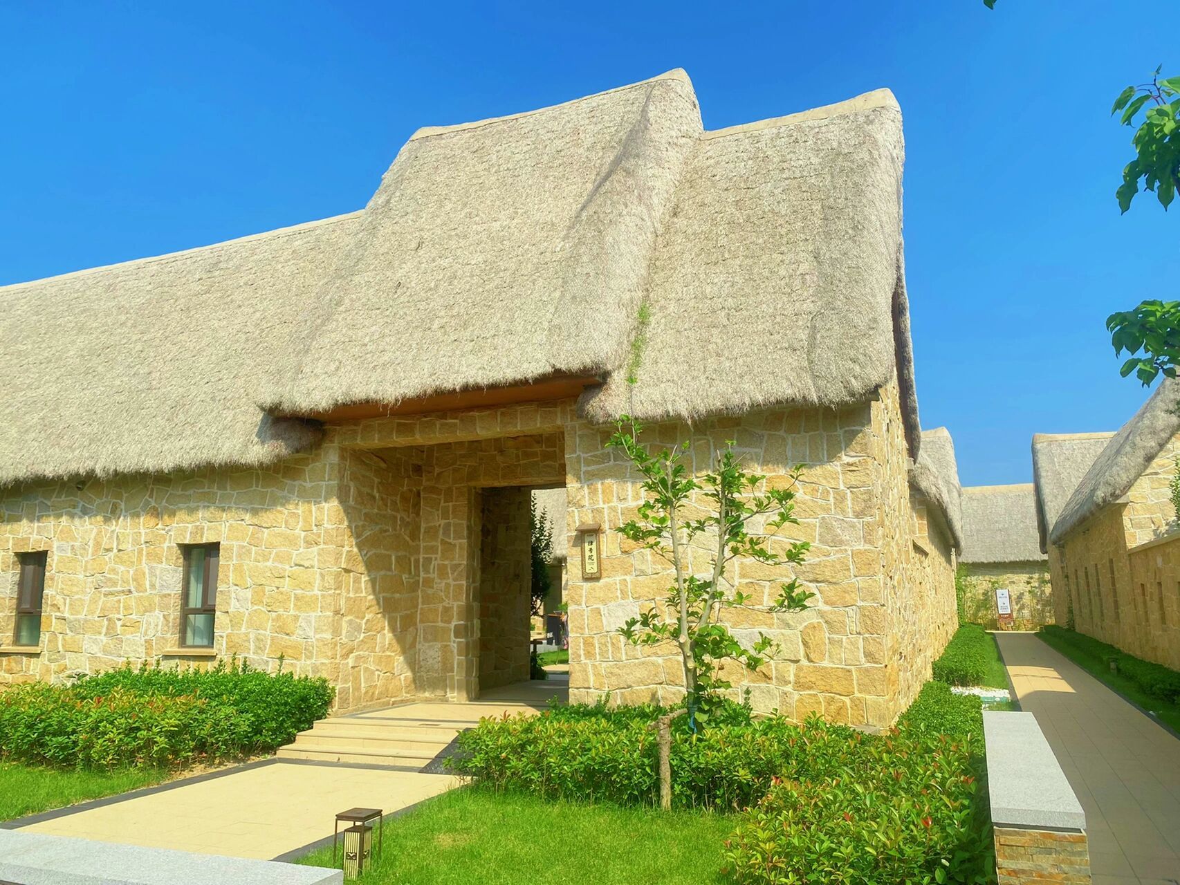 那香海98附近的海草房92网红民宿90 #威海行最后一站:荣成市