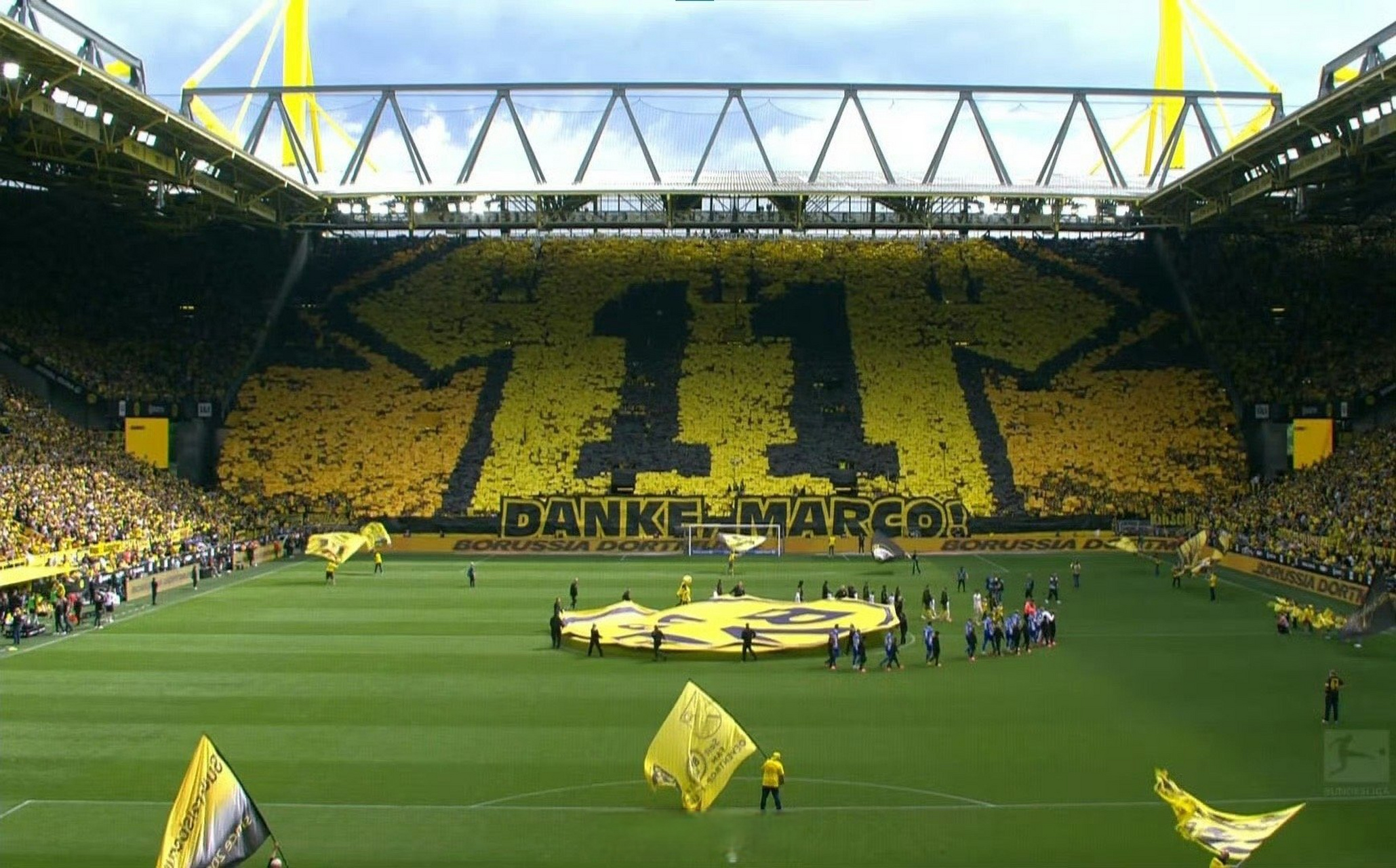 多特蒙德vs达姆施塔特##多特主场tifo致敬罗伊斯#  多特南看台展示